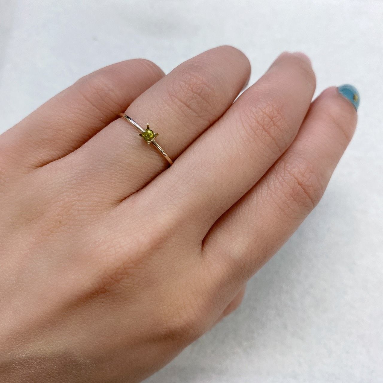 パラサイティックペリドット(宝石名ペリドット/起源パラサイト) 採取地：ロシア 0.078ct 日独鑑付[210812867]2.5×2.5mm前後