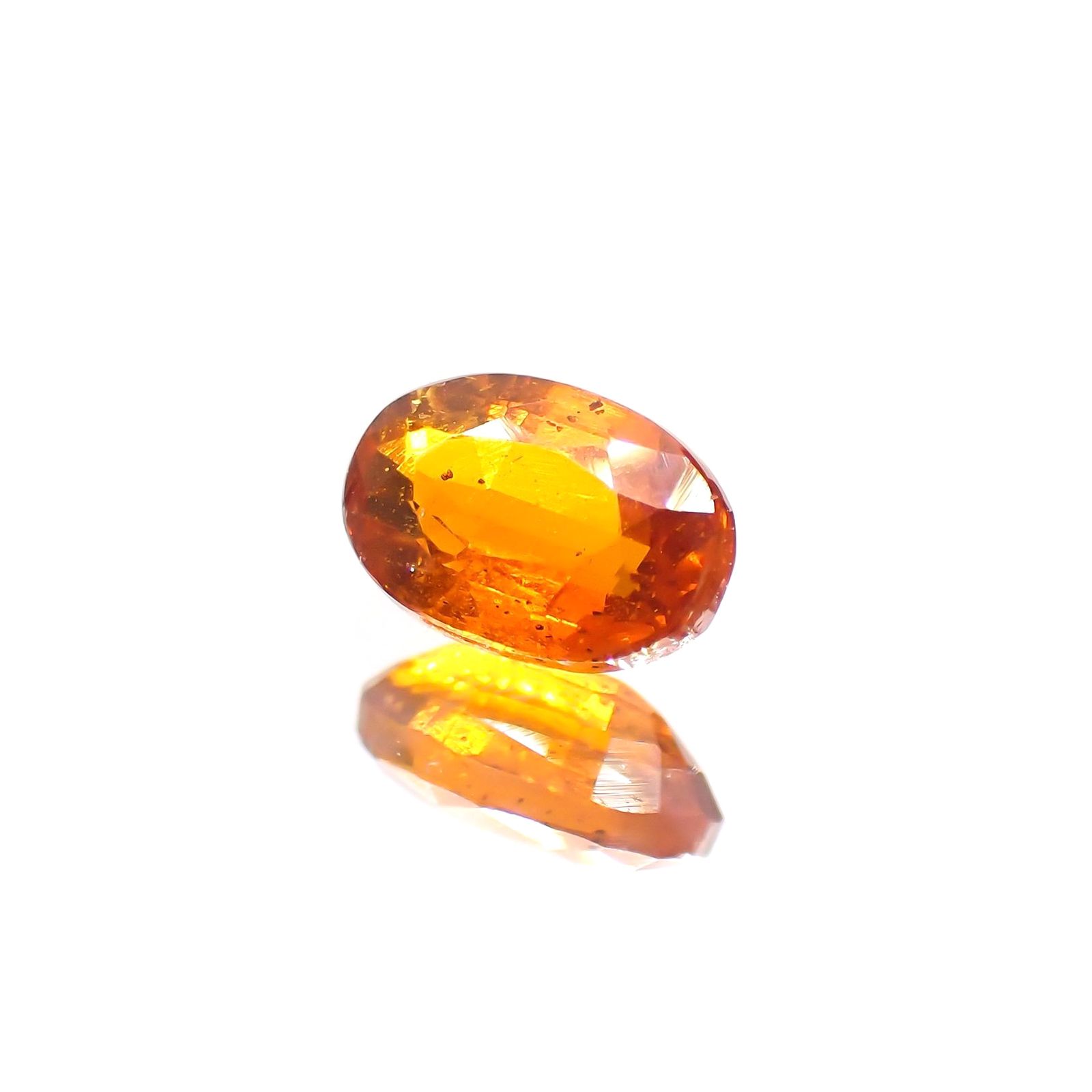 オレンジカイヤナイト(宝石名カイヤナイト) ネパール産 0.63ct 識別済[210310586]6.1×4mm前後