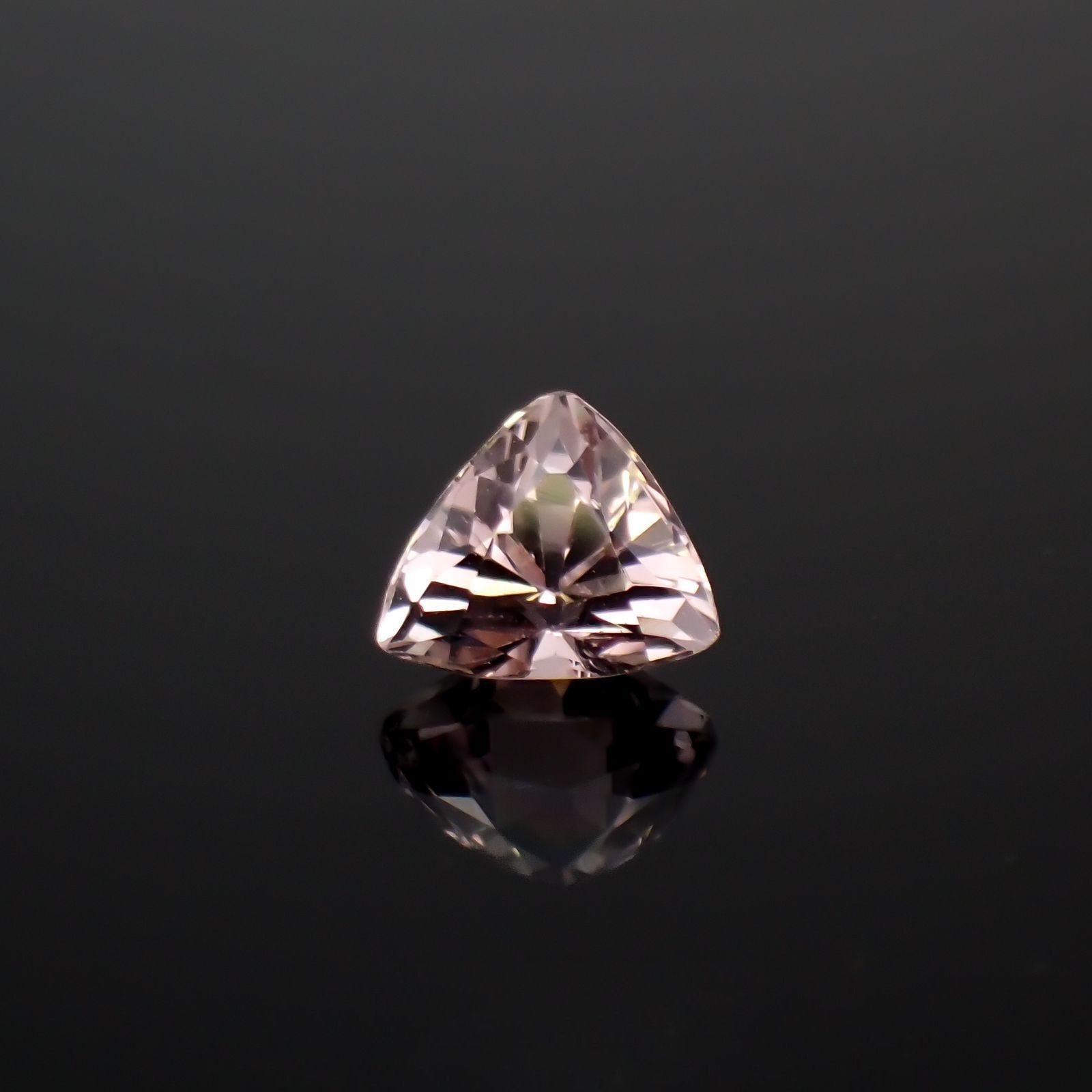 ピンクトルマリン(宝石名トルマリン)アフガニスタン産 識別済 1.06ct / 6x6.9mm前後 [230320842]