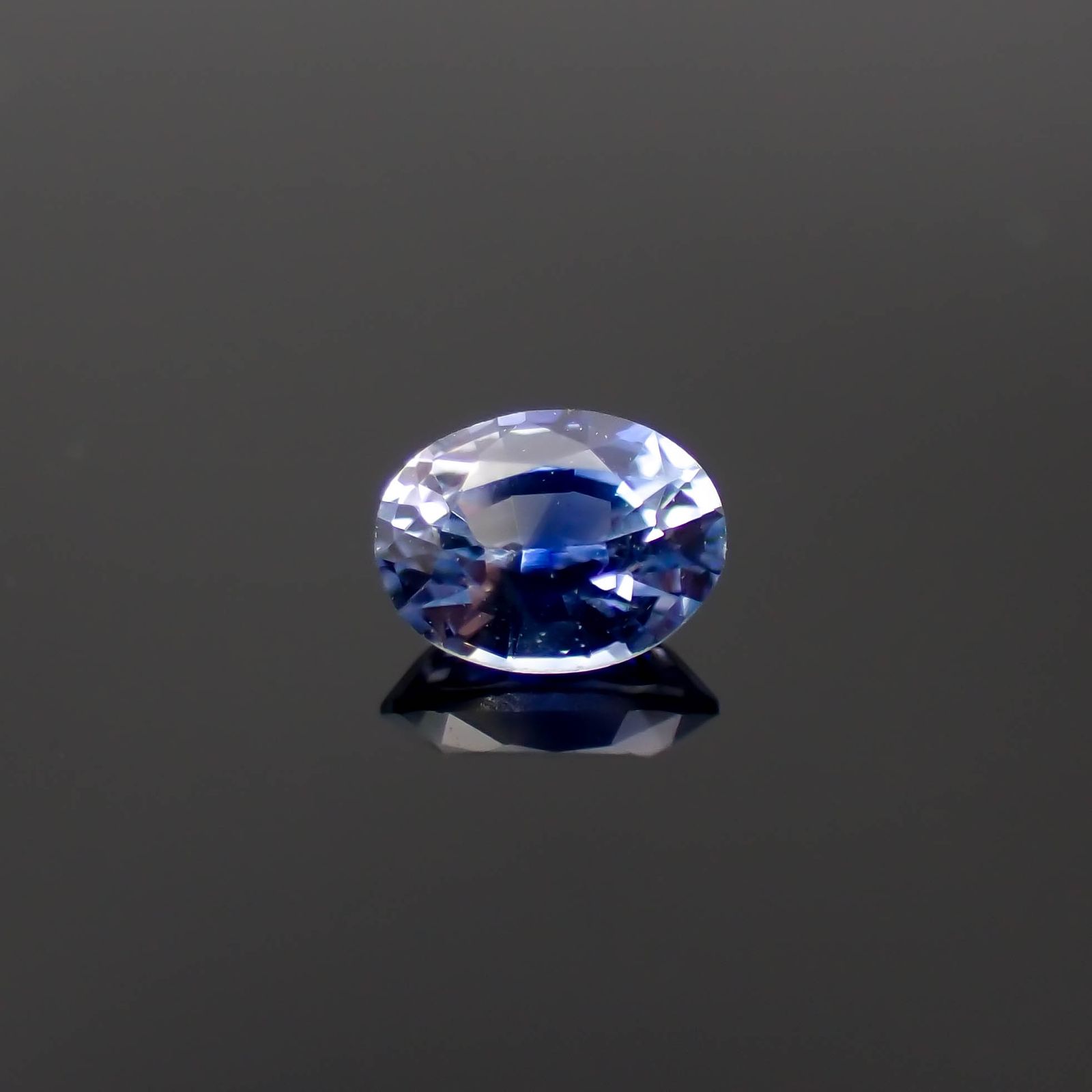アイスブルーサファイア スリランカ産 0.21ct[230722694]4x3mm前後