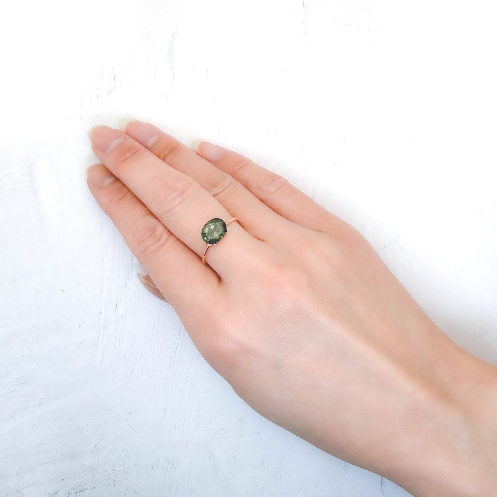 ルドウィジャイトインペリドット パキスタン産 1.72ct / 8.8x7mm前後 [260414223]