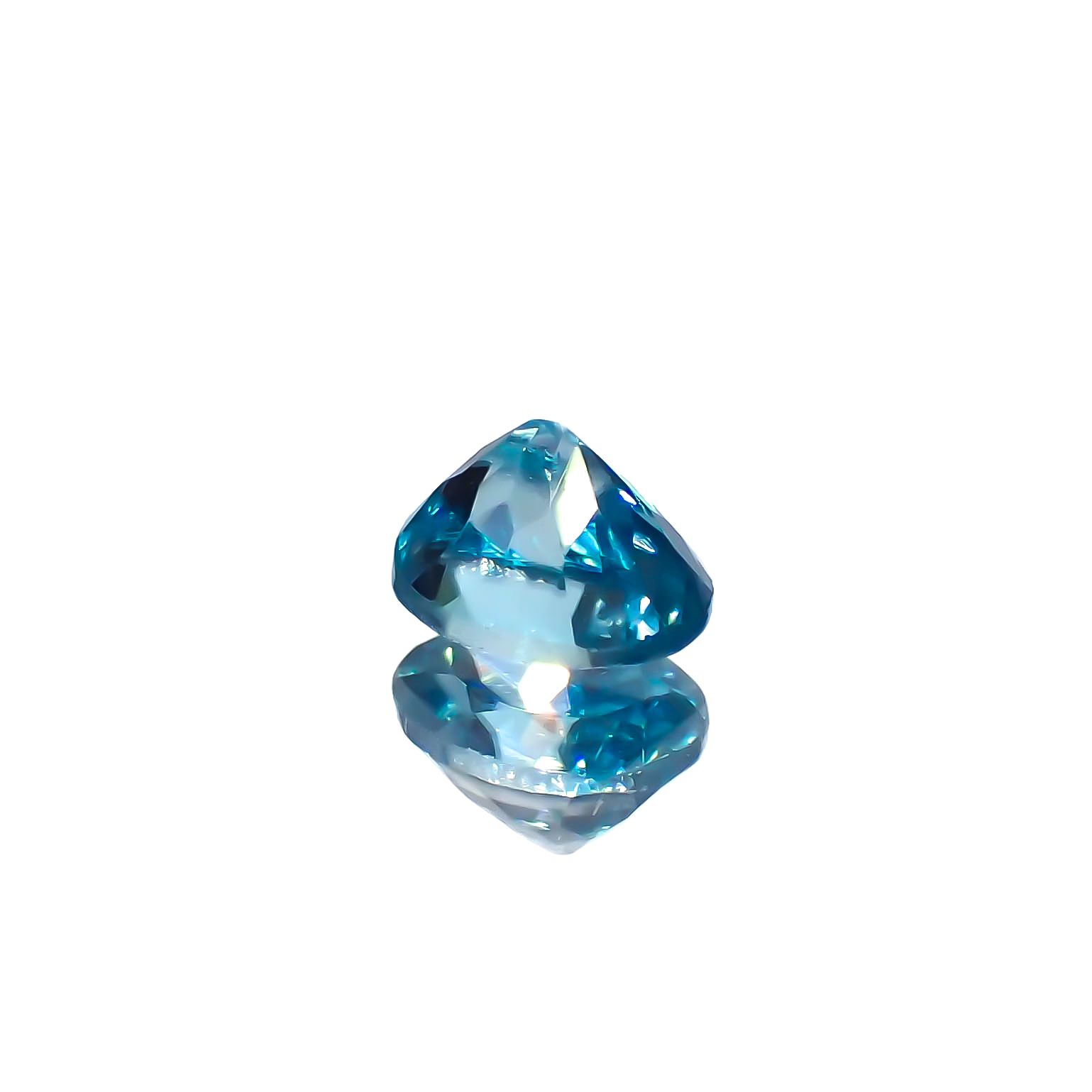 ブルージルコン カンボジア産 0.65ct[230823035]5.1x4mm前後