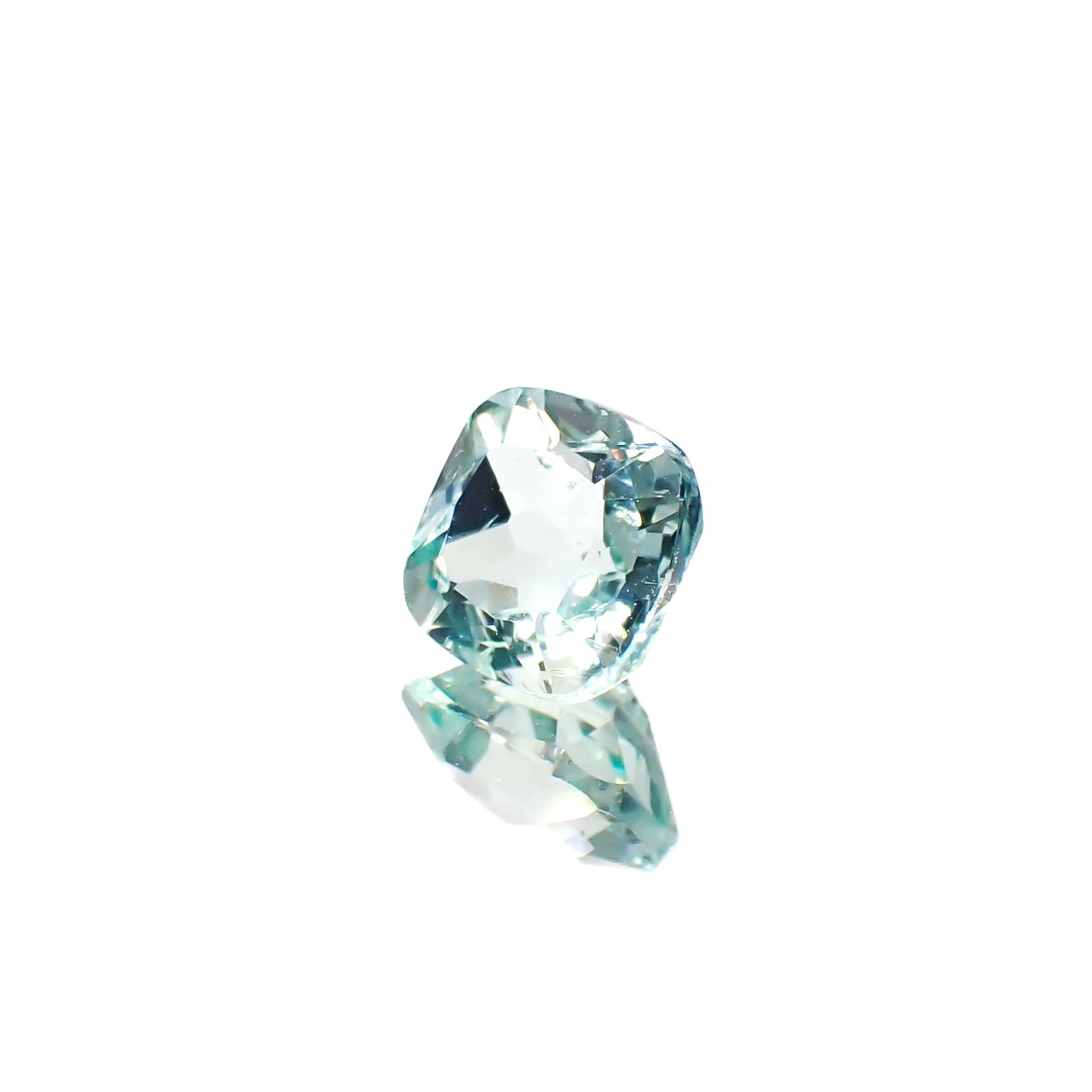 ミントベリル(宝石名グリーン・ベリル)ブラジル産 0.93ct 識別済[240728589]6x6mm前後