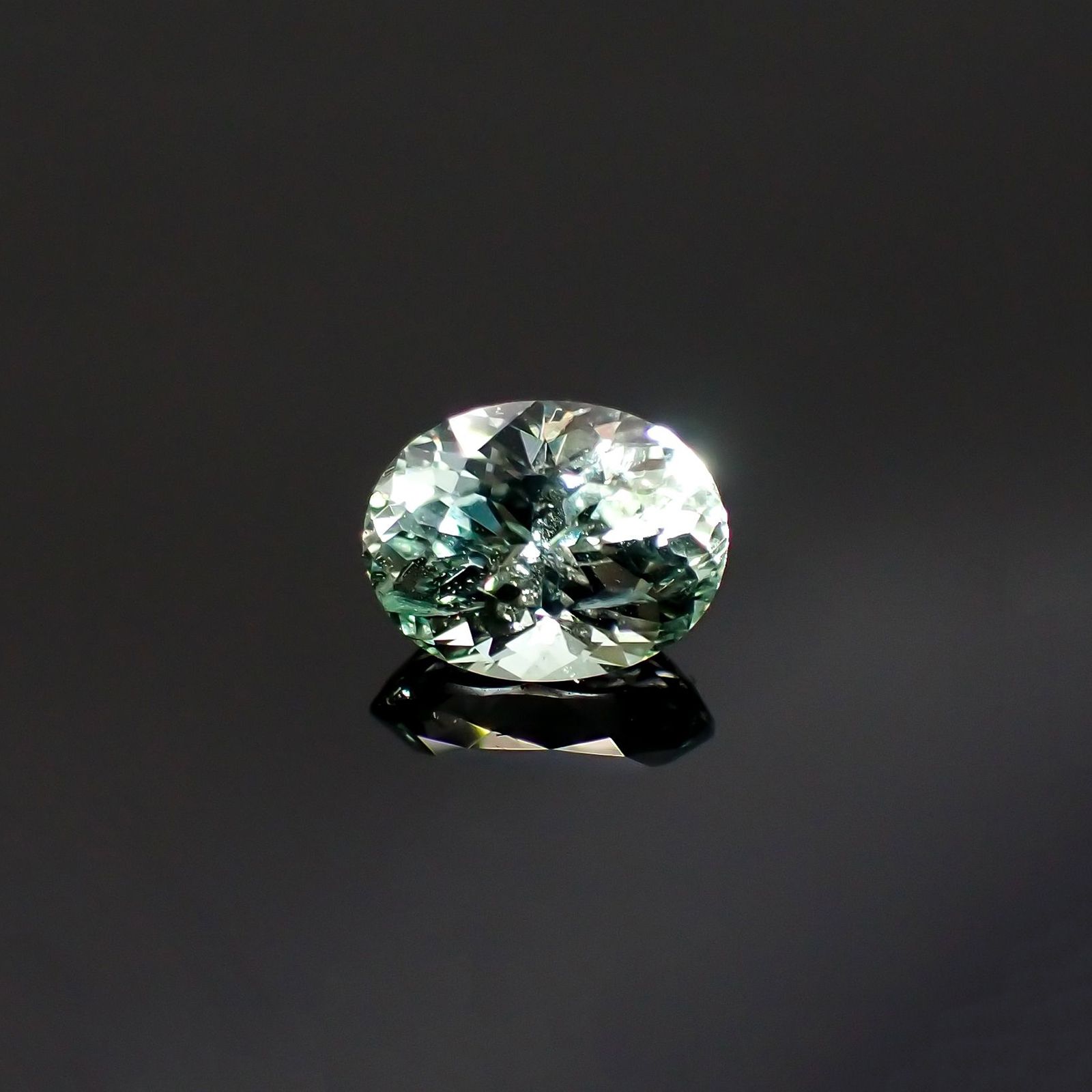 バナジウムコーネルピン(宝石名コーネルピン)タンザニア・タンガ州産 識別済 1.12ct / 7.3x5.5mm前後 [260815622]