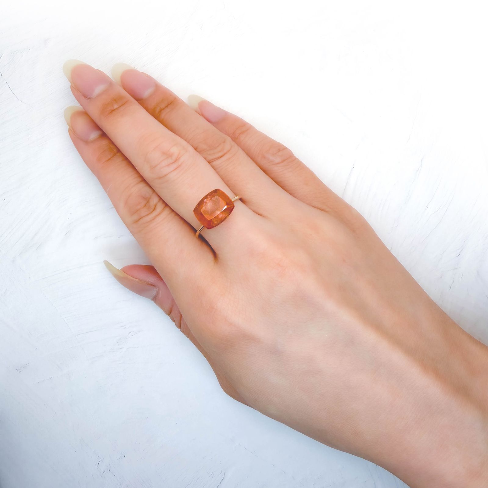 サンストーンスキャポライト(宝石名シーン・スキャポライト)タンザニア産 識別済 3.76ct / 10.8x8.9mm前後 [260832727]