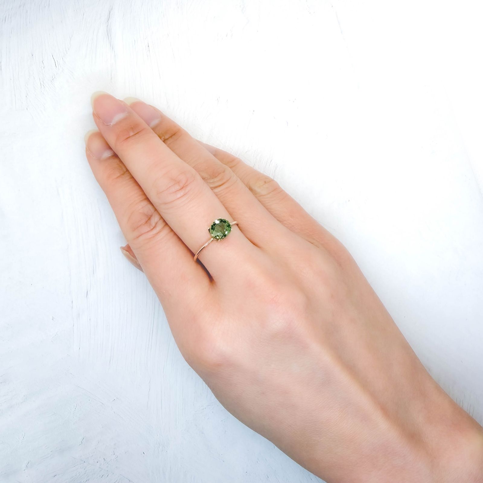 サファイア(宝石名サファイア) マダガスカル/スリランカ産 ソ付(彩珠) 1.518ct / 7x6mm前後 [260112481]