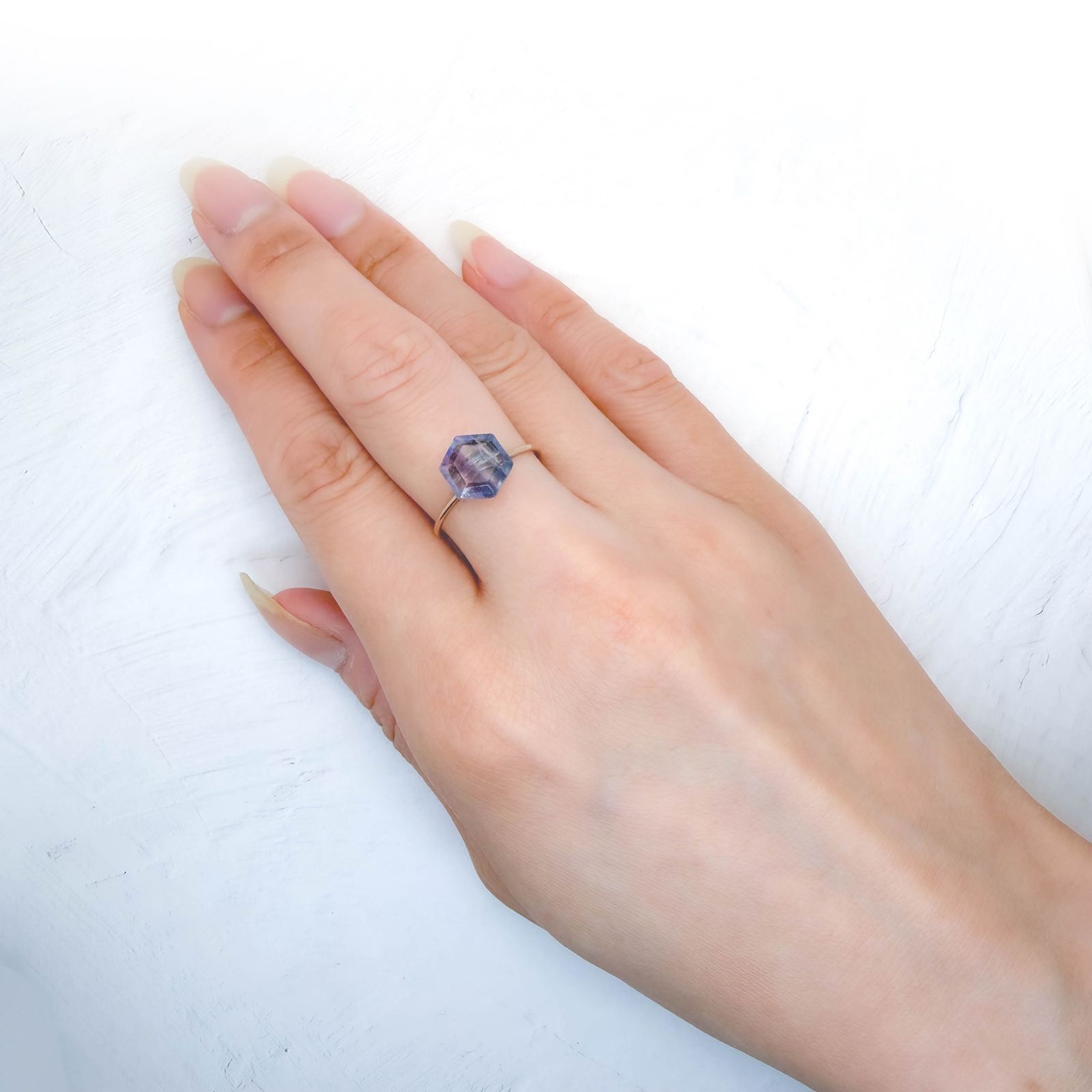 ◇ヘキサゴンカット◇パーティカラーフローライト フルオレッセンス 中国産 2.68ct / 9.2x8.3mm前後 [260932780]