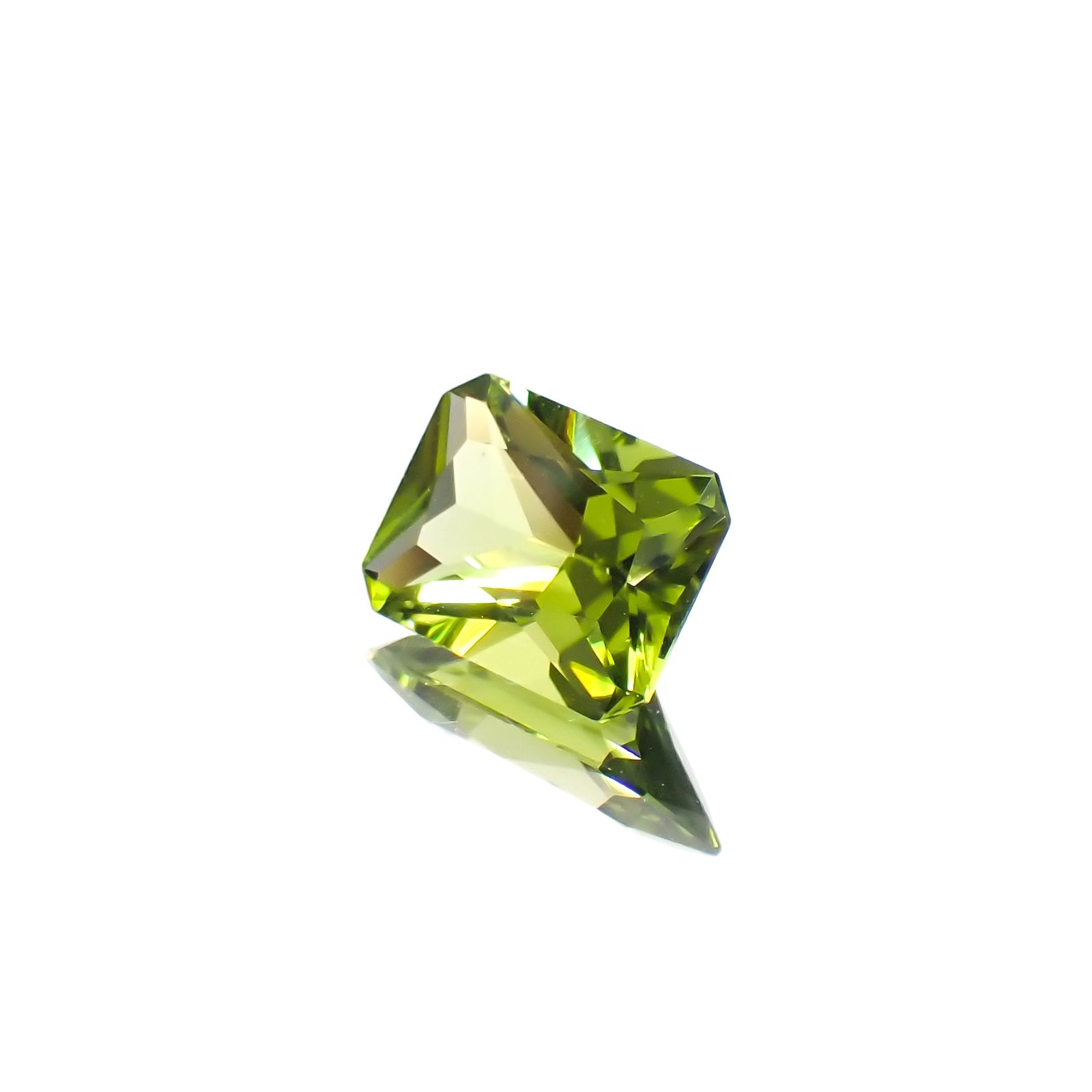 ペリドット 中国産 1.37ct[230622294]8.1x5.9mm前後