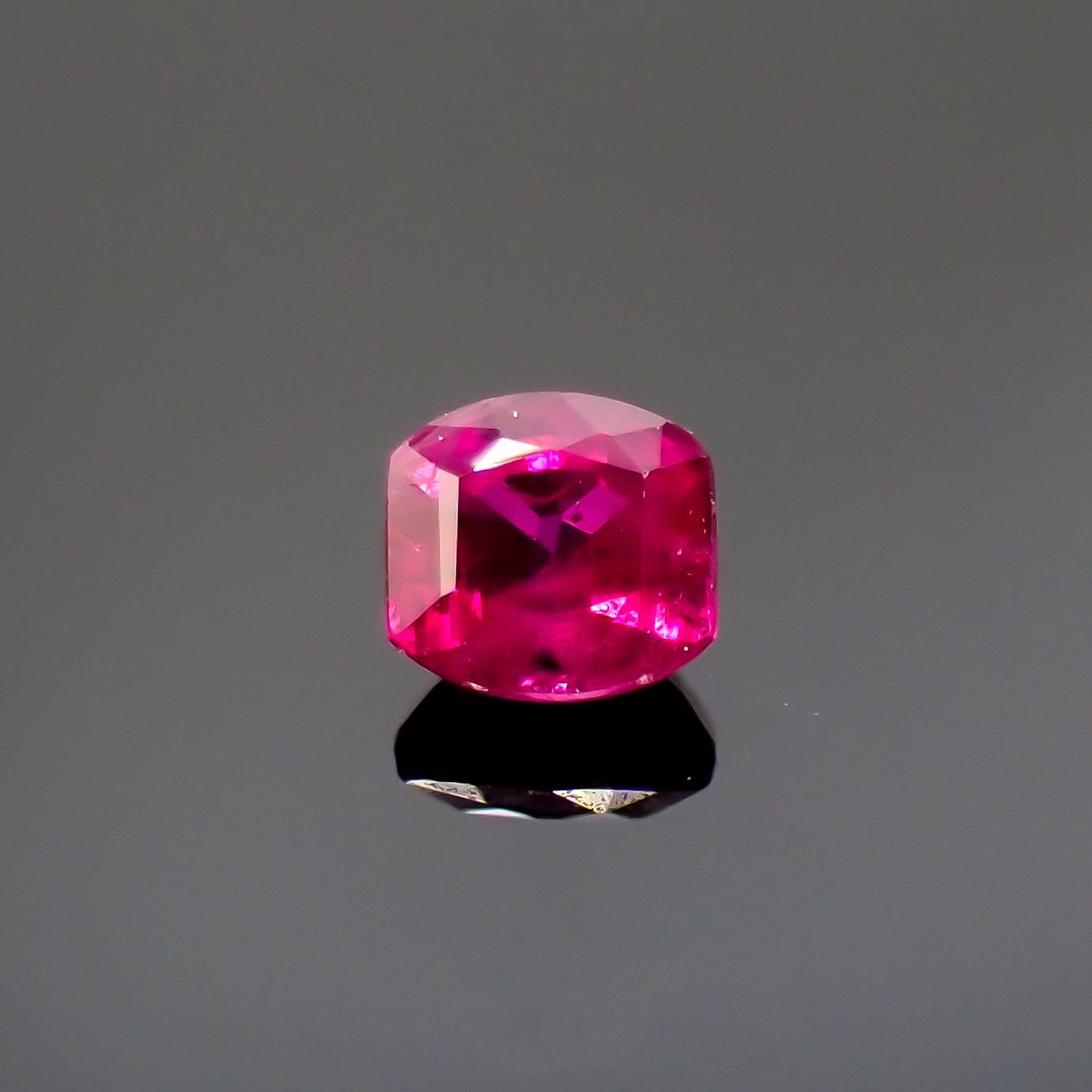 ルビー モザンビーク/ビルマ産 0.17ct [220616198]2.9x2.7mm前後