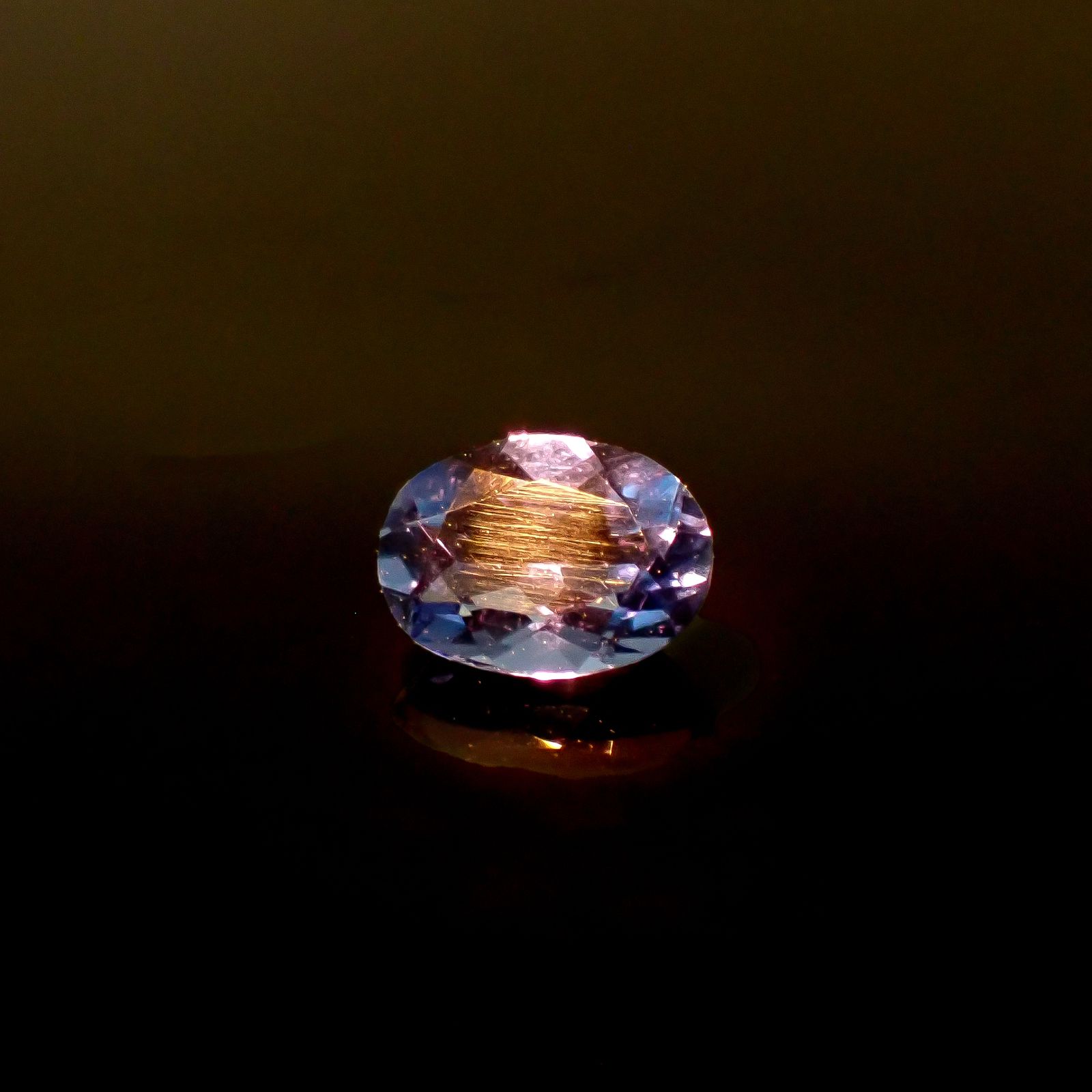 カラーチェンジフローライト ブラジル産 0.92ct / 7.2x5.1mm前後 [250530449]