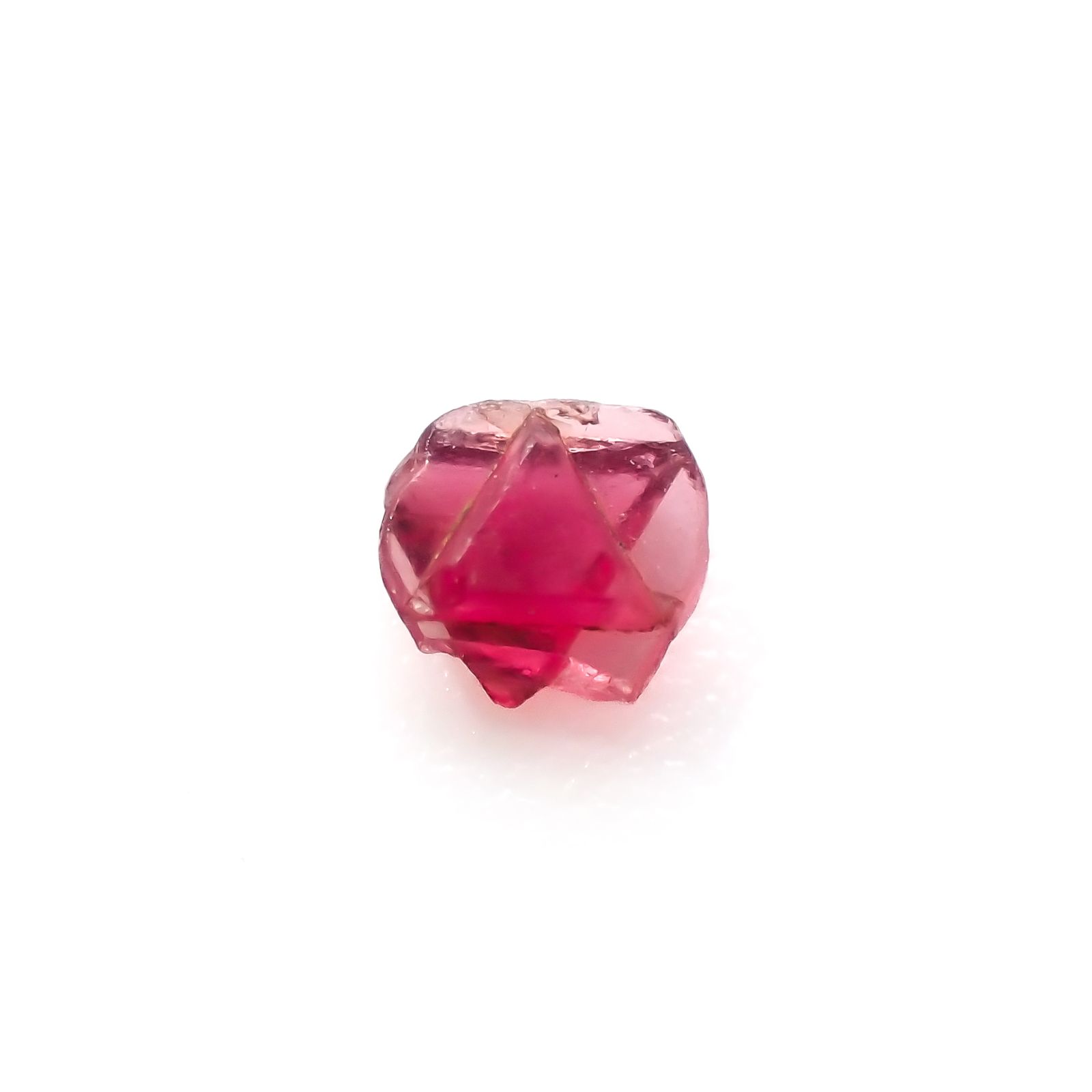 ツインクリスタルスピネル(スピネル式双晶）原石 ビルマ産 0.062ct[231124057]2.7x2.8mm前後