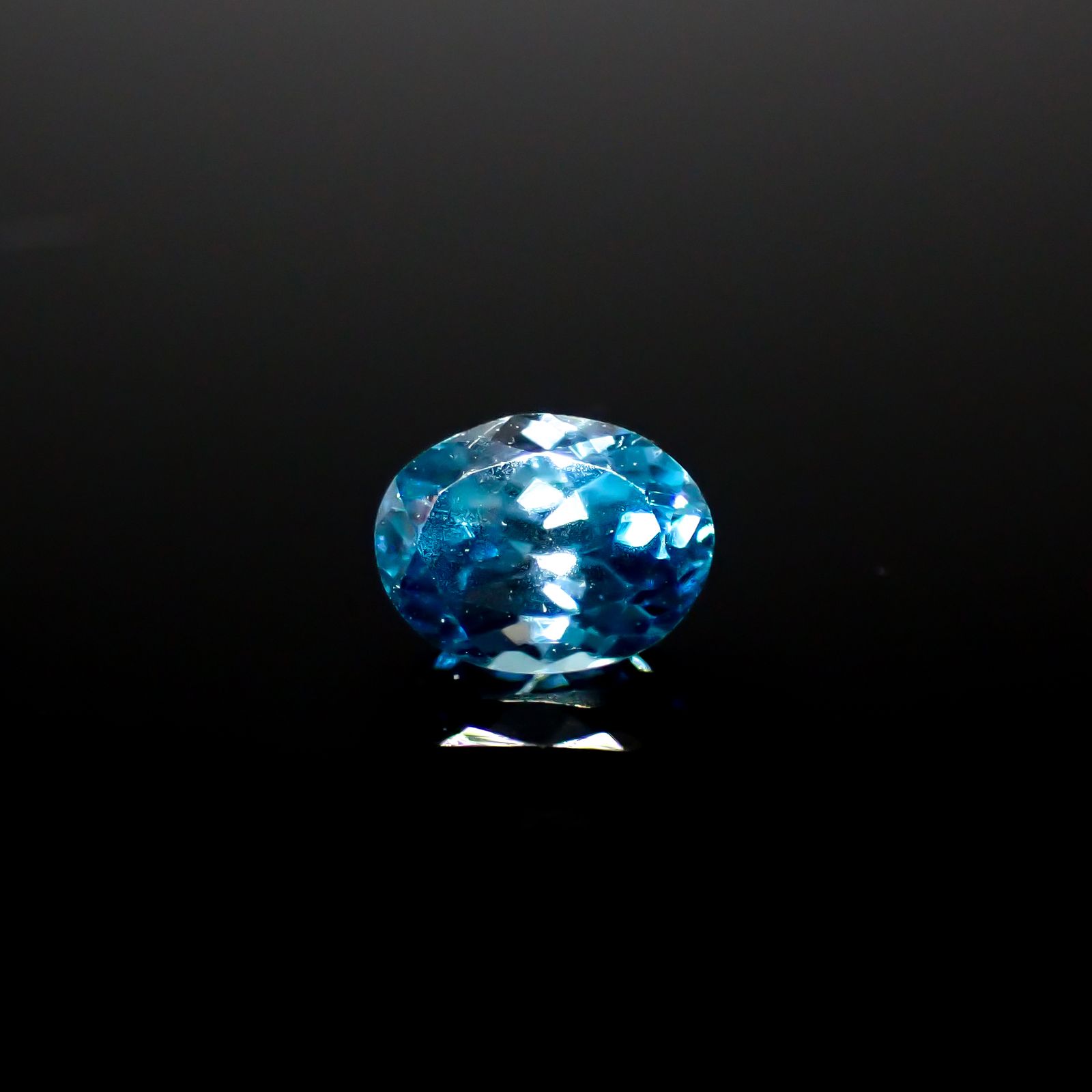 ブルージルコン カンボジア産 0.53ct[240728509]5x3.8mm前後