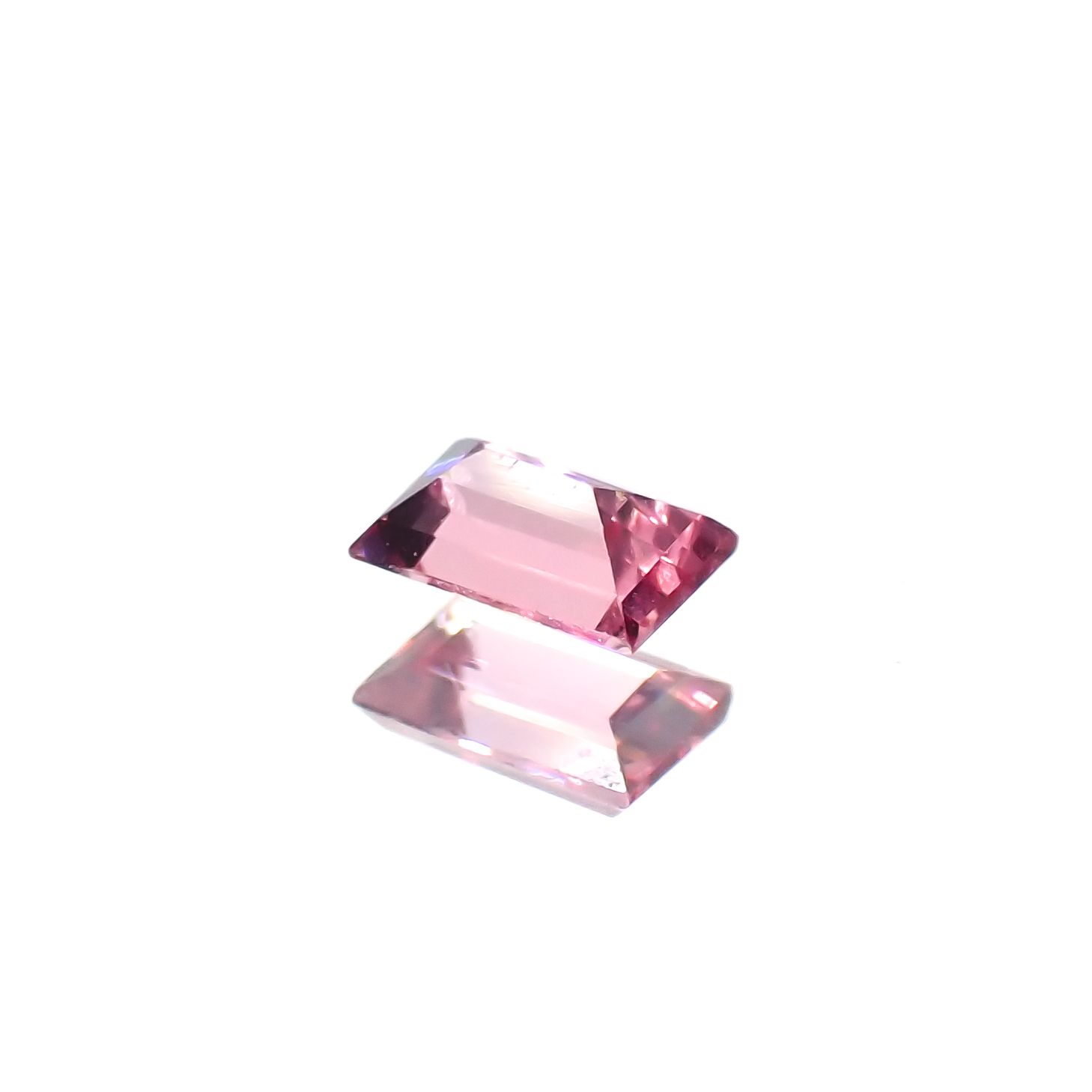 ネオンピンクサファイア スリランカ産 0.10ct[240226307]3.1x2.1mm前後