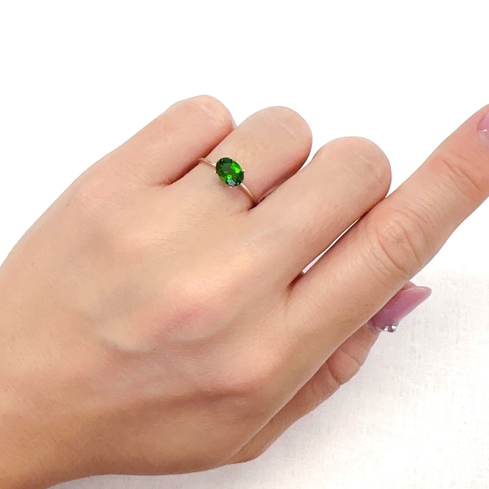 クロムダイオプサイド(宝石名クロム・ダイオプサイド)ロシア産 0.83ct 識別済[231124298]7.2x5mm前後