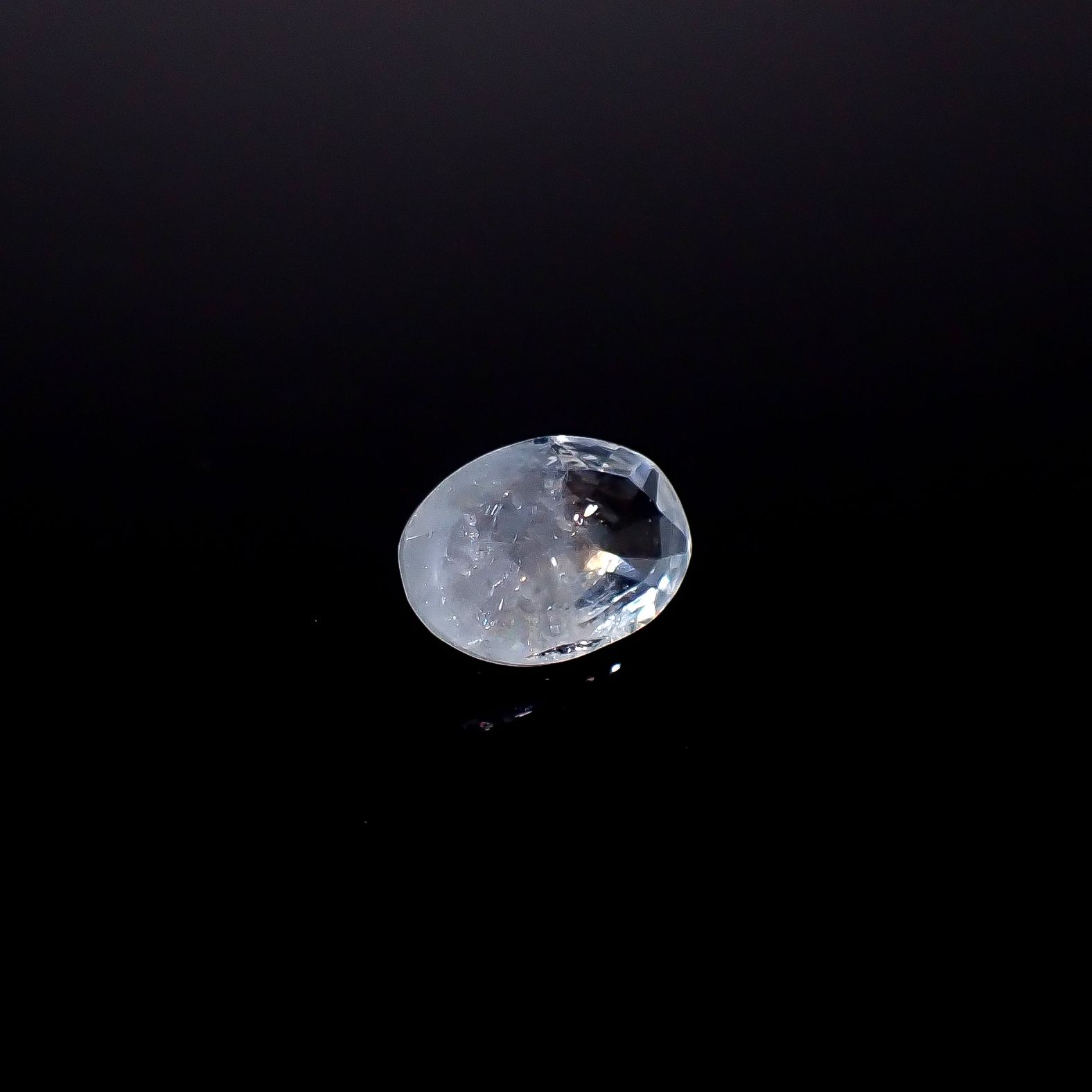 イリデッセンスアクアマリン ブラジル産 0.59ct / 6.9x4.9mm前後 [250730848]