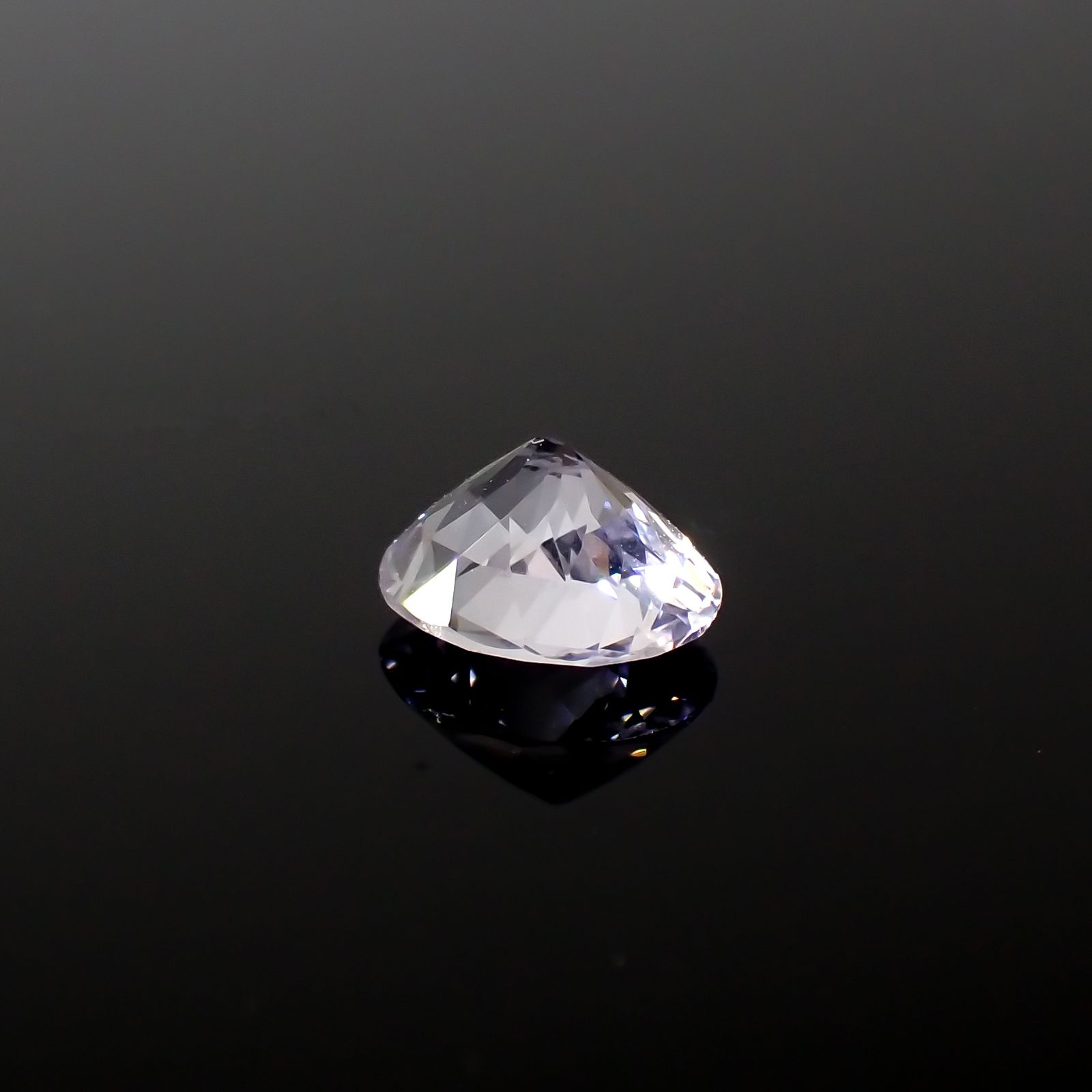 アイスラベンダーサファイア(宝石名サファイア)スリランカ/マダガスカル産 0.84ct 識別済[240226284]6x5.3mm前後