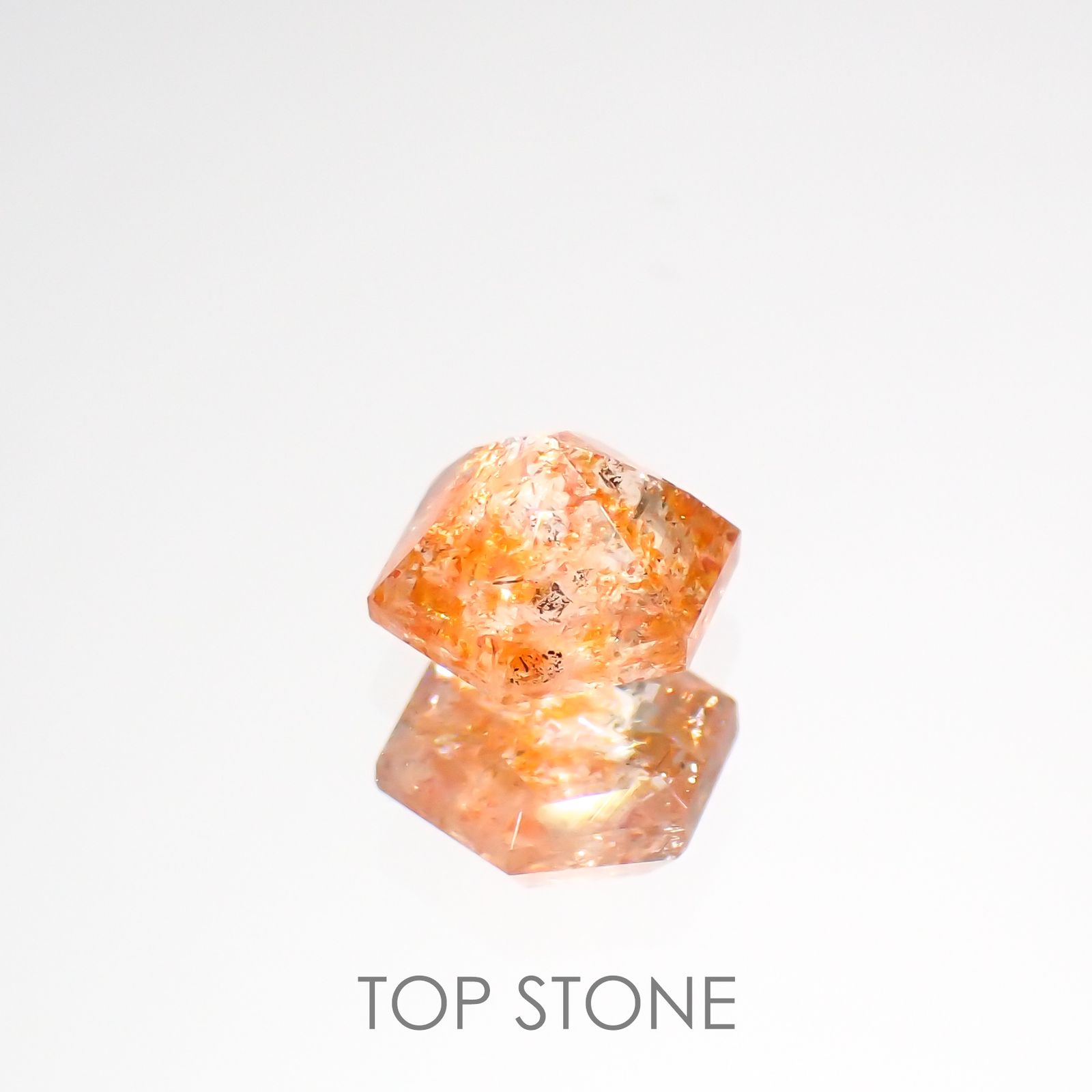 ◇ヘキサゴンカット◇イリュージョンサンストーン インド産 0.58ct[220115491]5.1x5.1mm前後