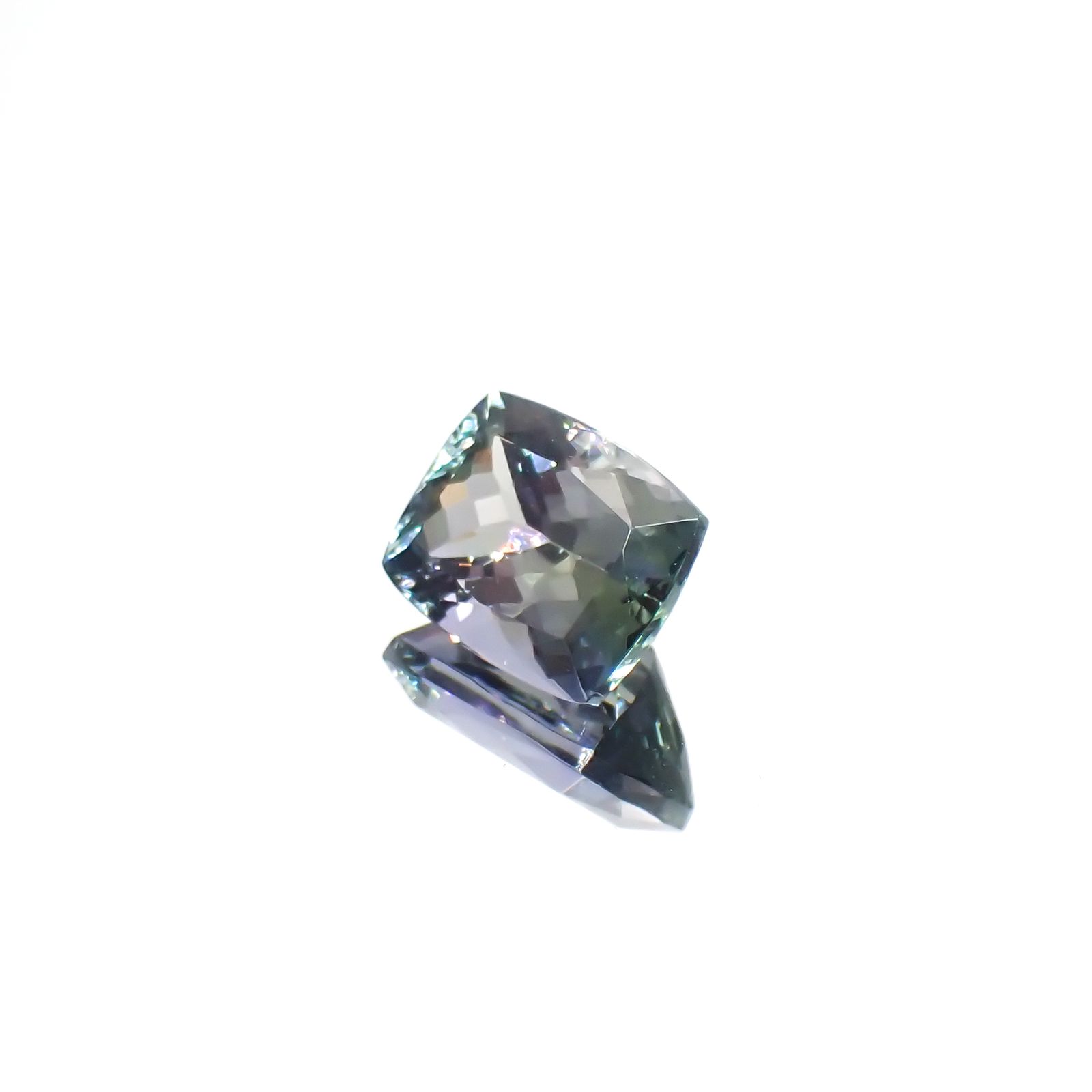 バイカラータンザナイト(宝石名ゾイサイト)タンザニア産 3.77ct 識別済[231224456]10x7.8mm前後