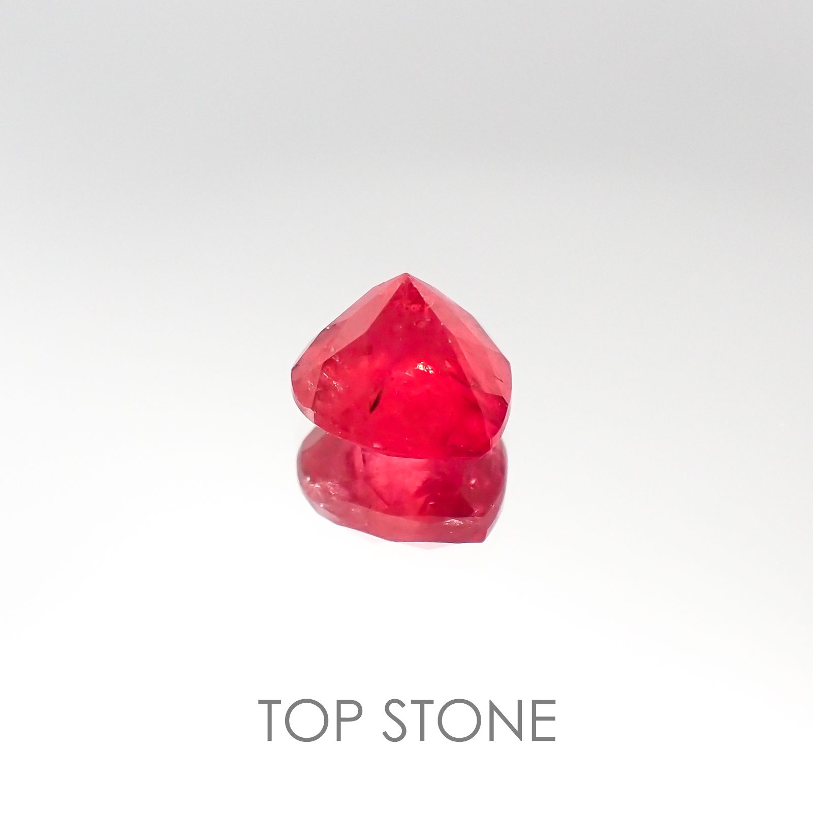 ロードナイト ブラジル産 ルース 1.91ct[20095803]7.6×7.1mm前後