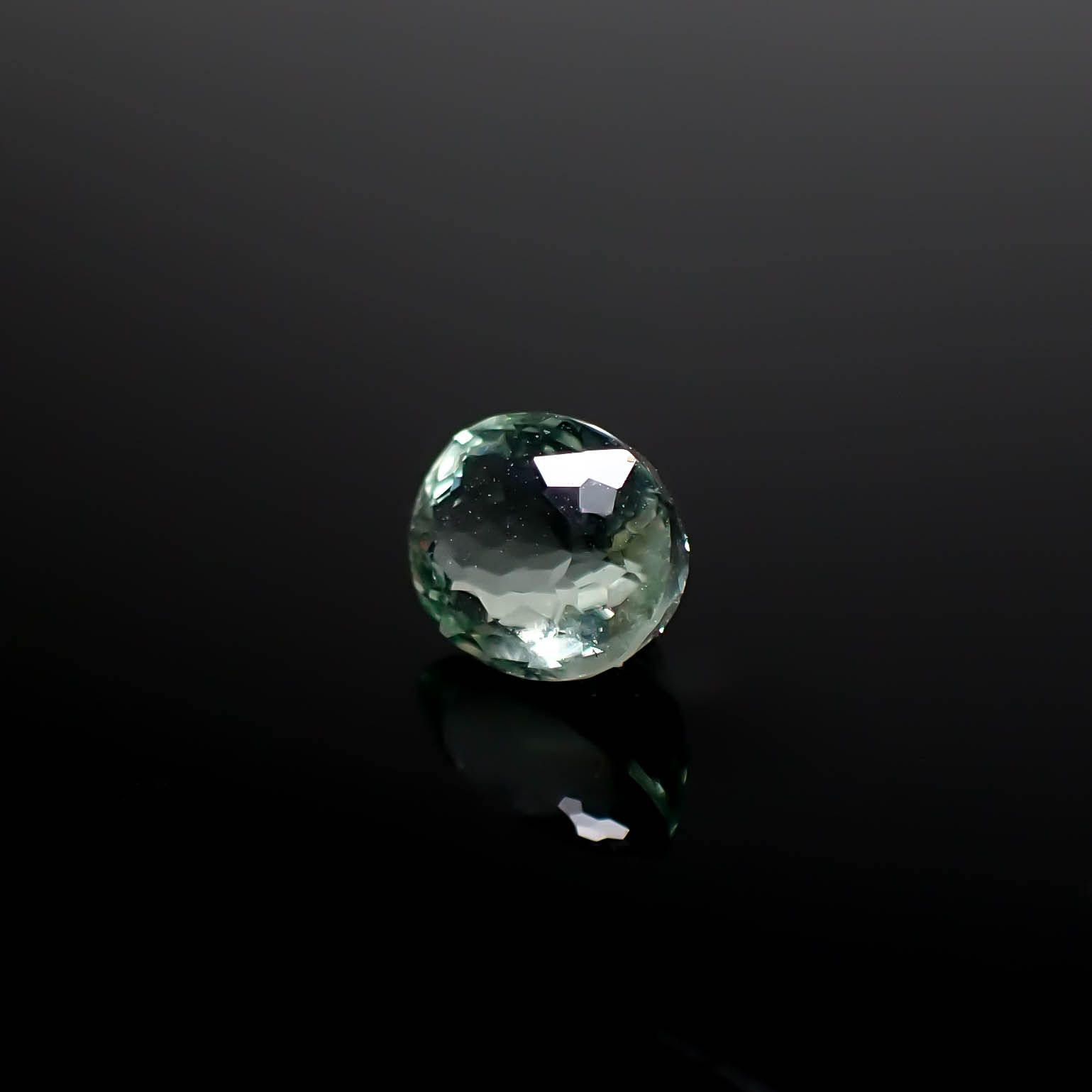 フローライト フルオレッセンス ジンバブエ産 1.92ct [250630514]8x6.4mm前後