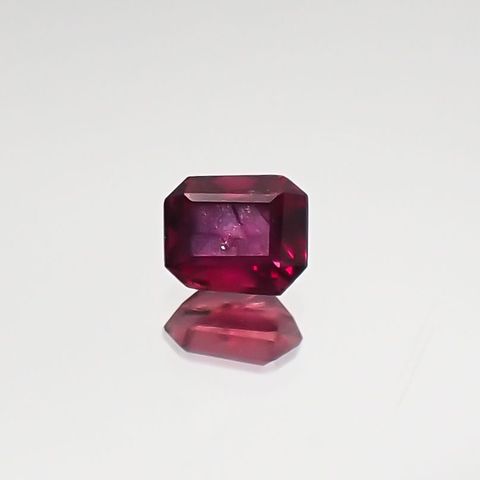 ルビー 非加熱(宝石名ルビー) マダガスカル産 0.12ct 識別済[210711732]2.8×2.4mm前後