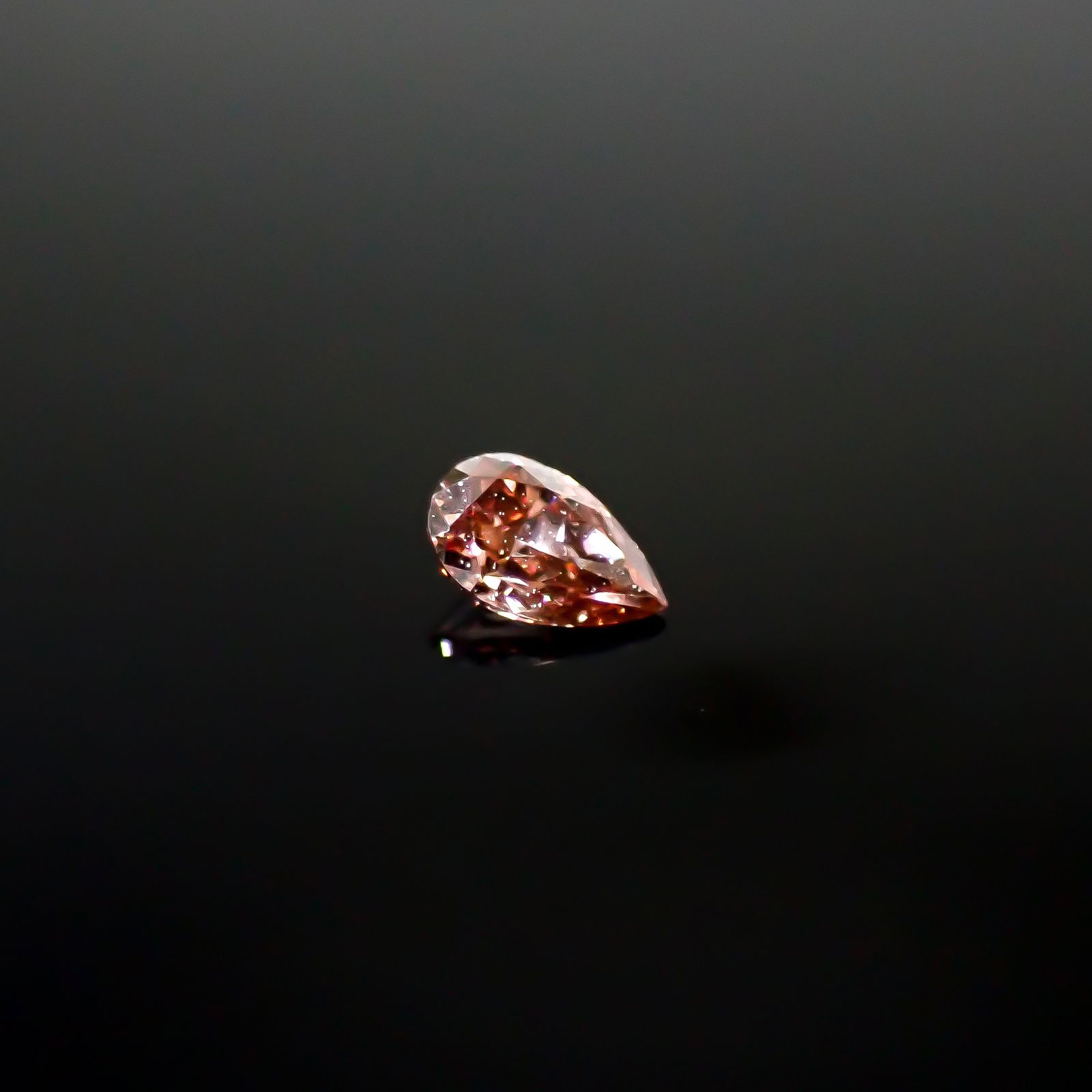 ピンクダイヤモンド(宝石名ダイアモンド SI-2/FANCY DEEP BROWNISH PINK) 0.058ct ソ付(AGT)[250129706]3.29x2.04mm前後