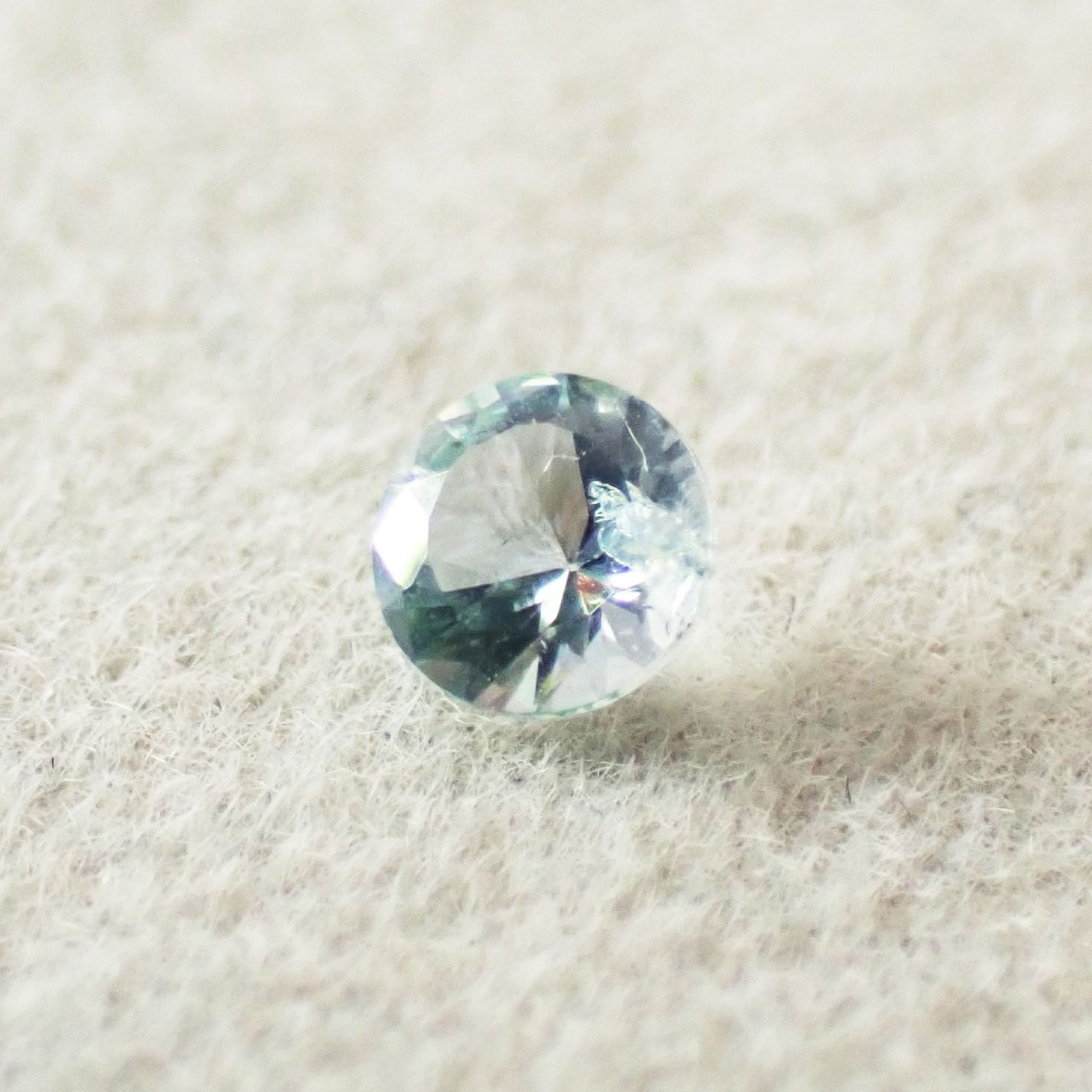 ブルーグリーンコーネルピン(宝石名コーネルピン)タンザニア産 識別済 0.12ct / 3x3mm前後 [251019241]