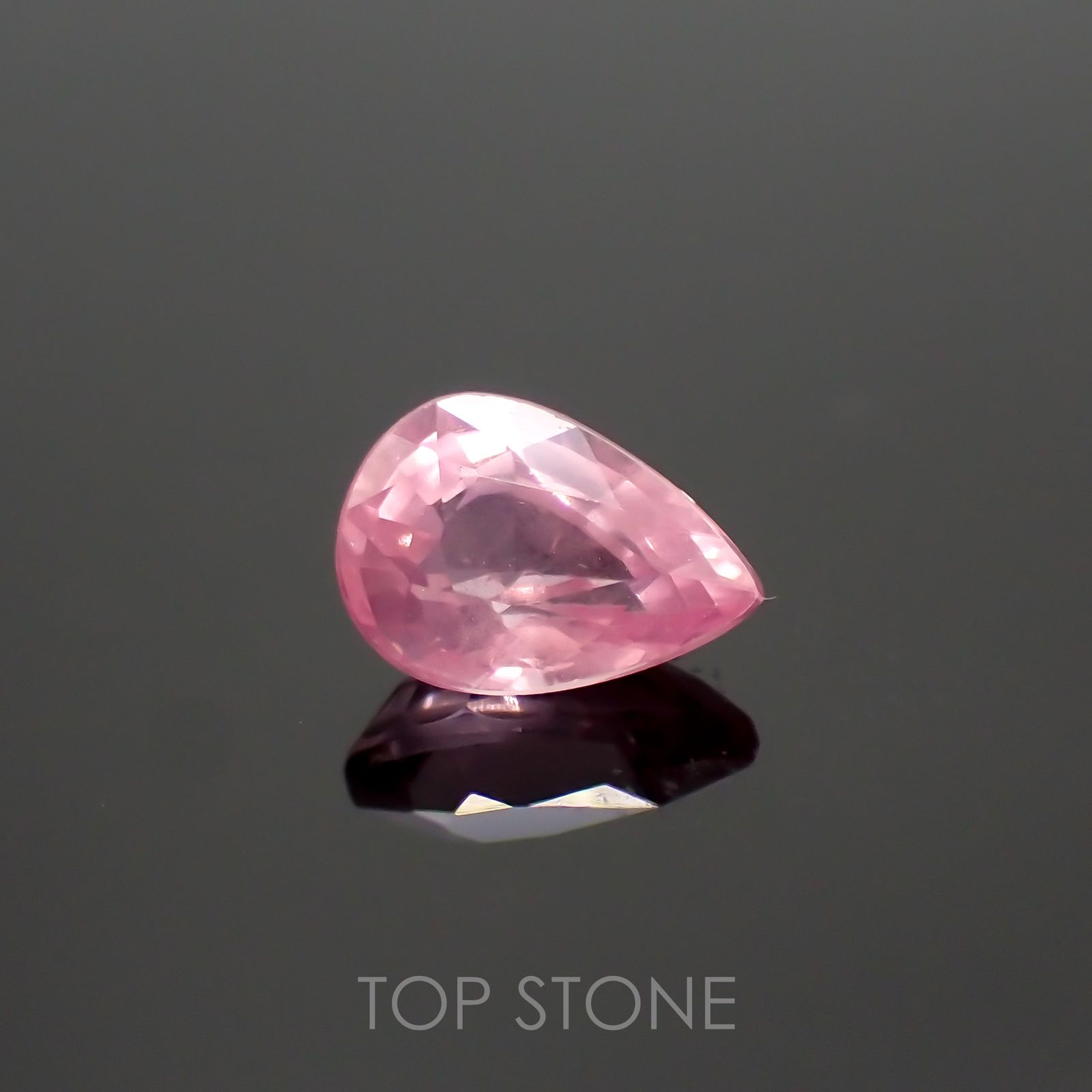 シルキーピンクスピネル(宝石名ピンク・スピネル)タンザニア産 0.61ct 識別済[220114138]6.2x4.3mm前後