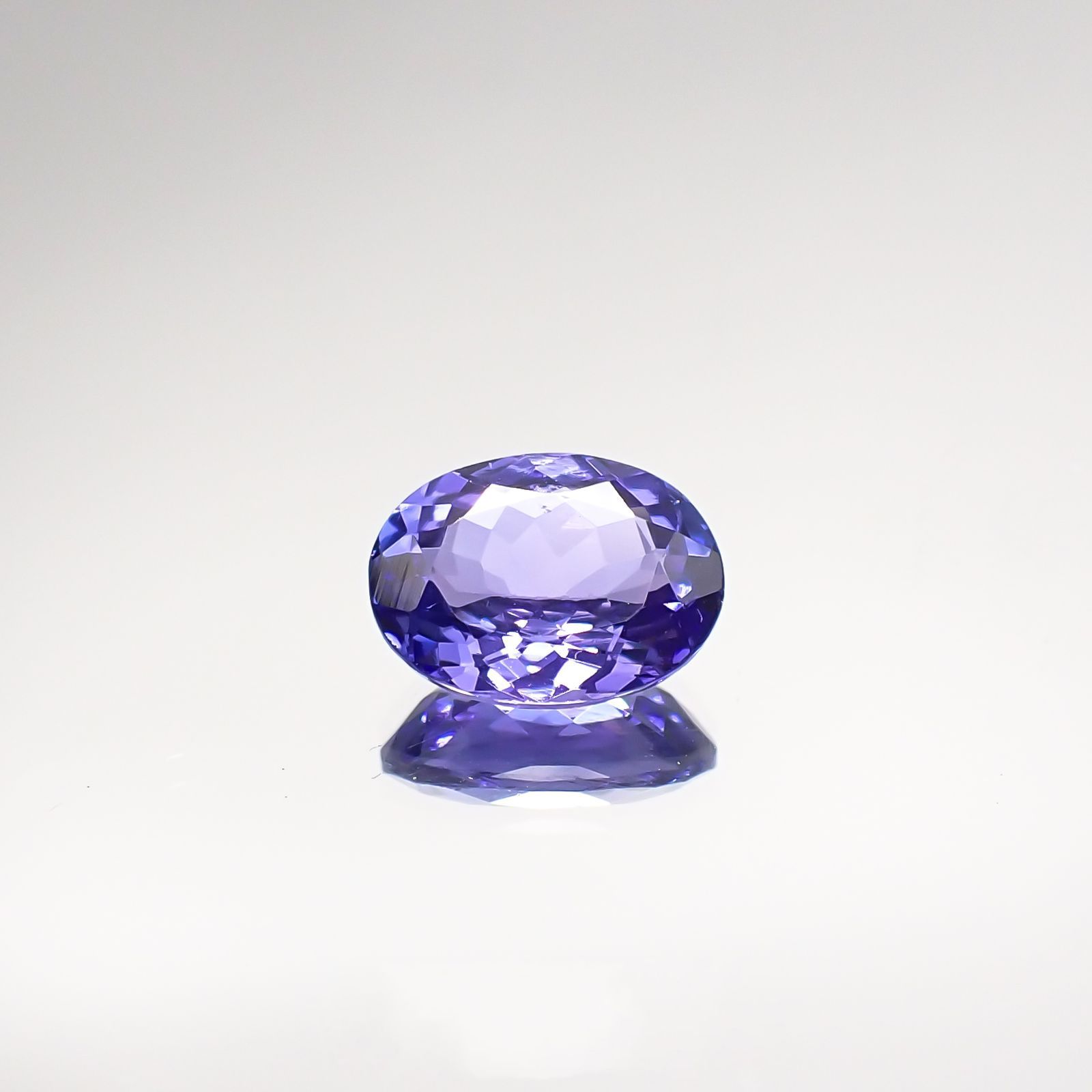 タンザナイト(宝石名タンザナイト) タンザニア産 1.38ct 識別済[210711838]8.1×6.1mm前後