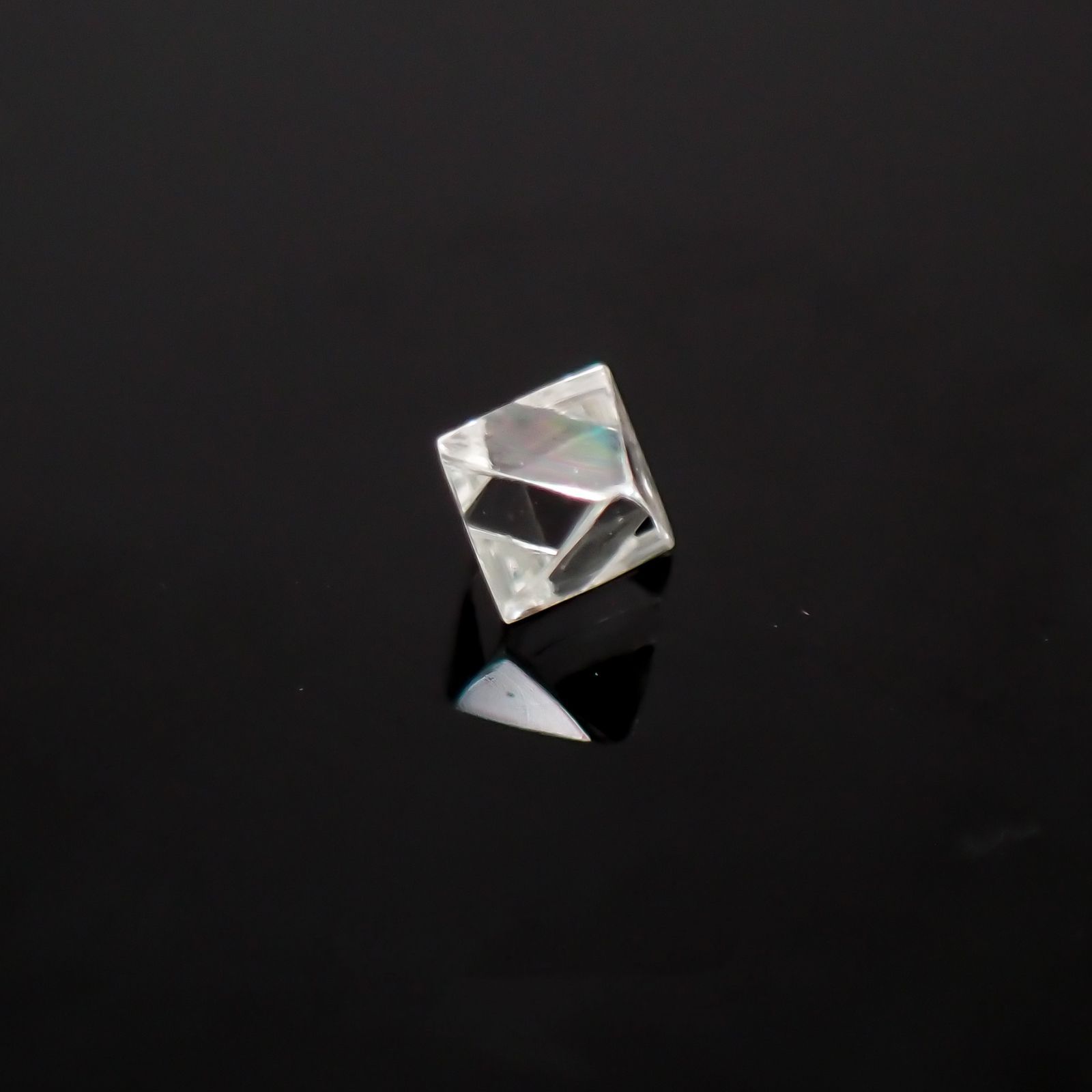 ソーヤブルダイヤモンド 原石 ロシア産 ルース 0.052ct[210410549]2.3×2.3mm前後