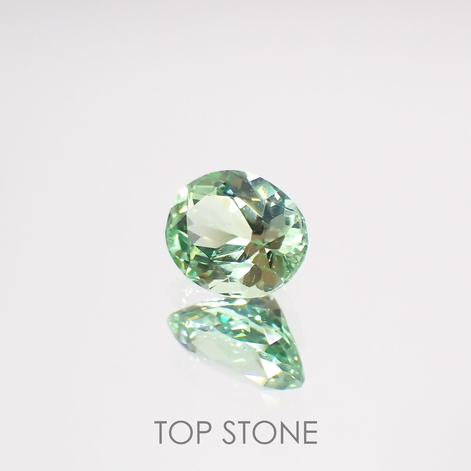 バナジウムコーネルピン(宝石名コーネルピン)タンザニア・タンガ州産 0.69ct 識別済[220115619]6.1x4.7mm前後