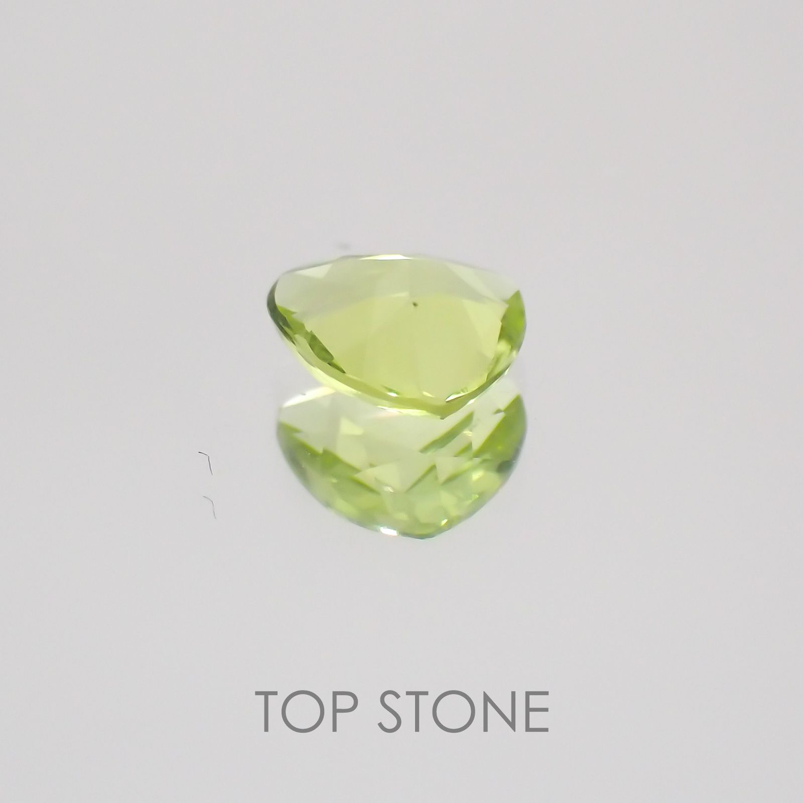 グリーンエンスタタイト カメルーン産 ルース 0.42ct[20128851]5.1×4.9mm前後