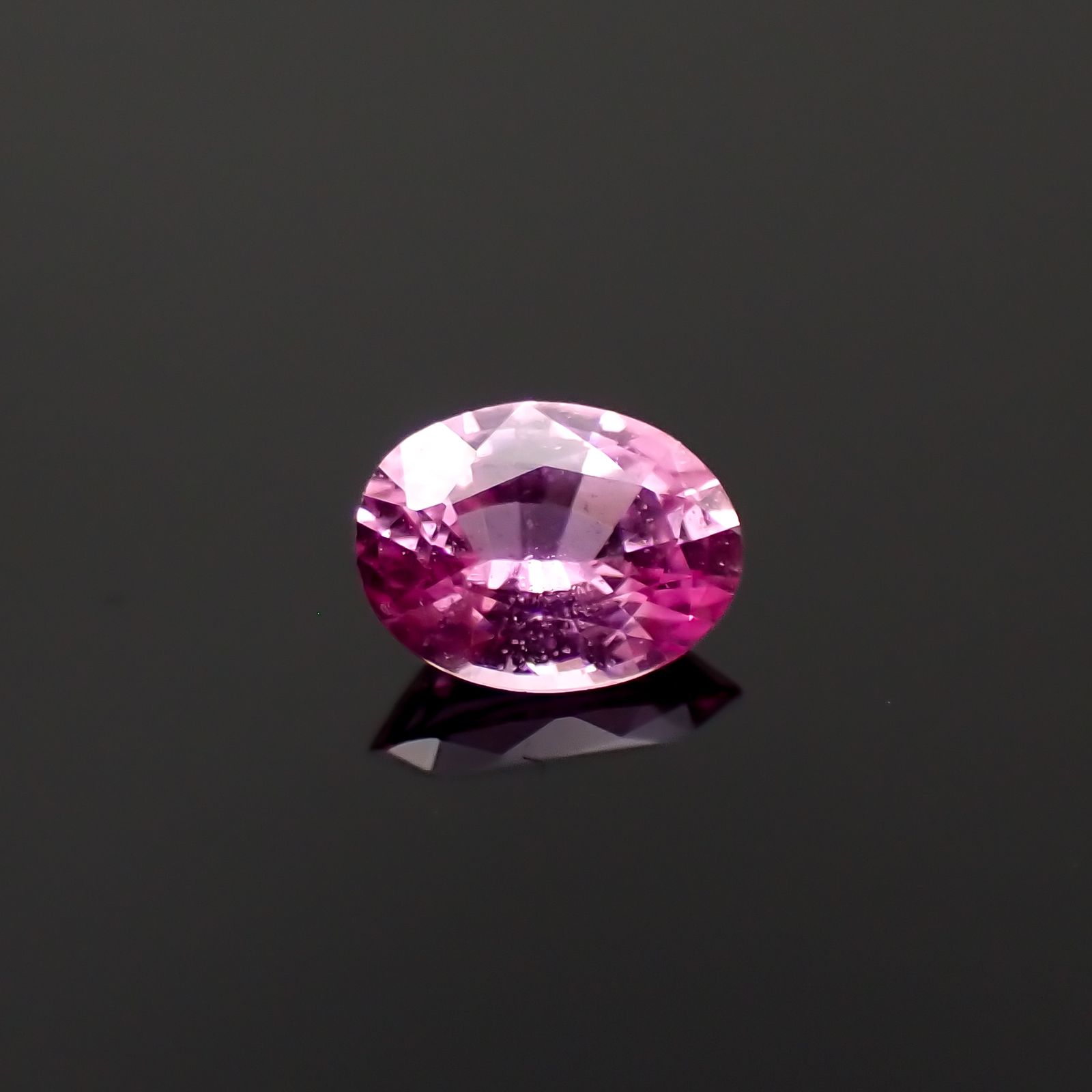 ネオンピンクサファイア スリランカ産 0.18ct[230421525]3.9x2.9mm前後