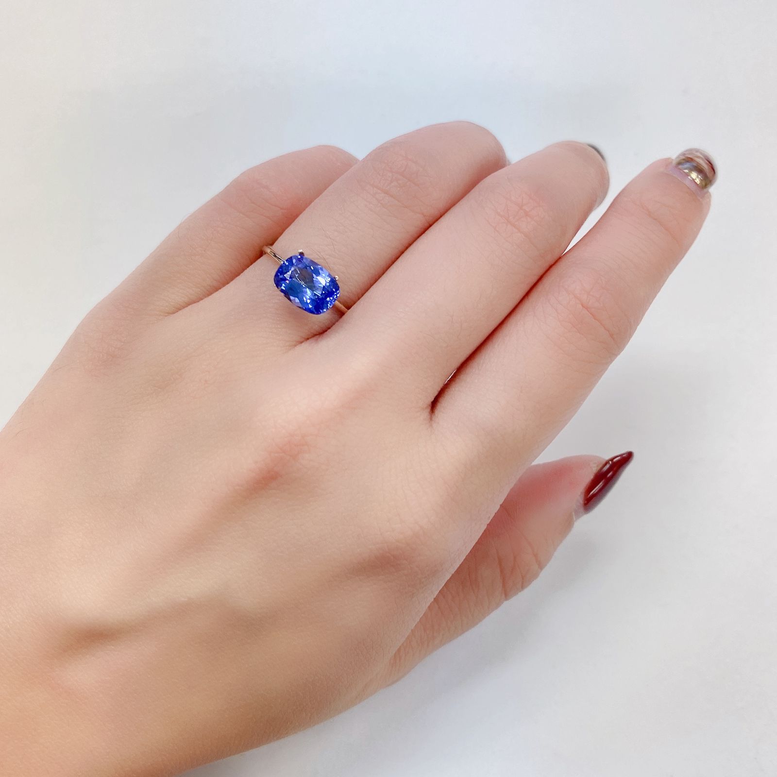 タンザナイト(宝石名タンザナイト) タンザニア産 2.042ct ソ付(彩珠)[21018265]9.2×6.8mm前後