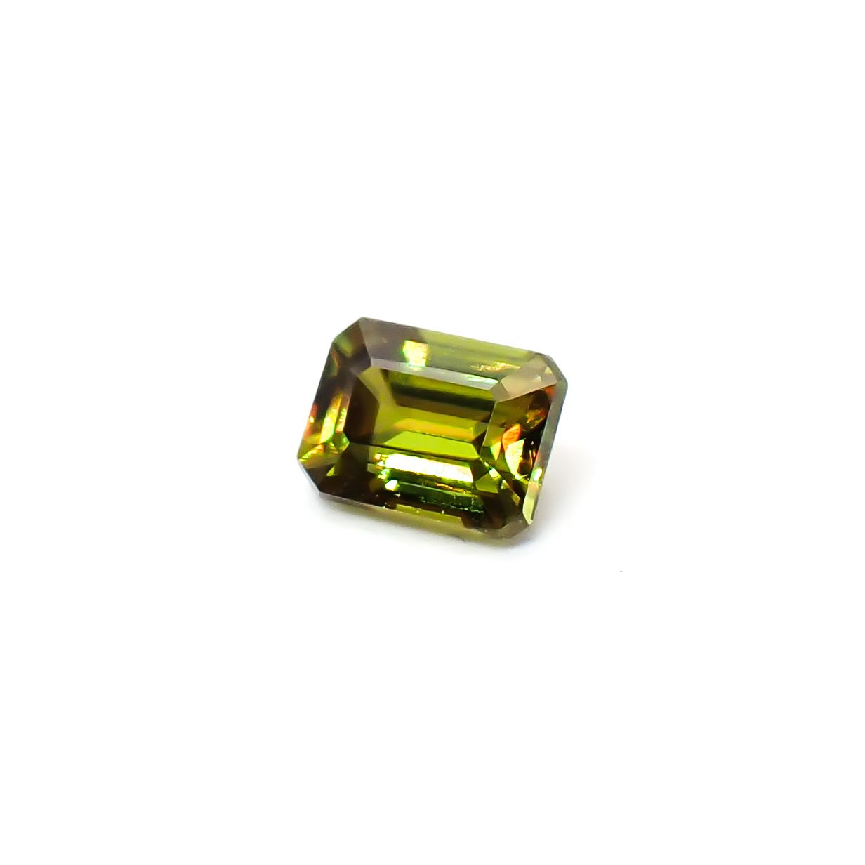 カラーチェンジスフェーン パキスタン産 0.35ct / 4.4x3.3mm前後 [260632440]