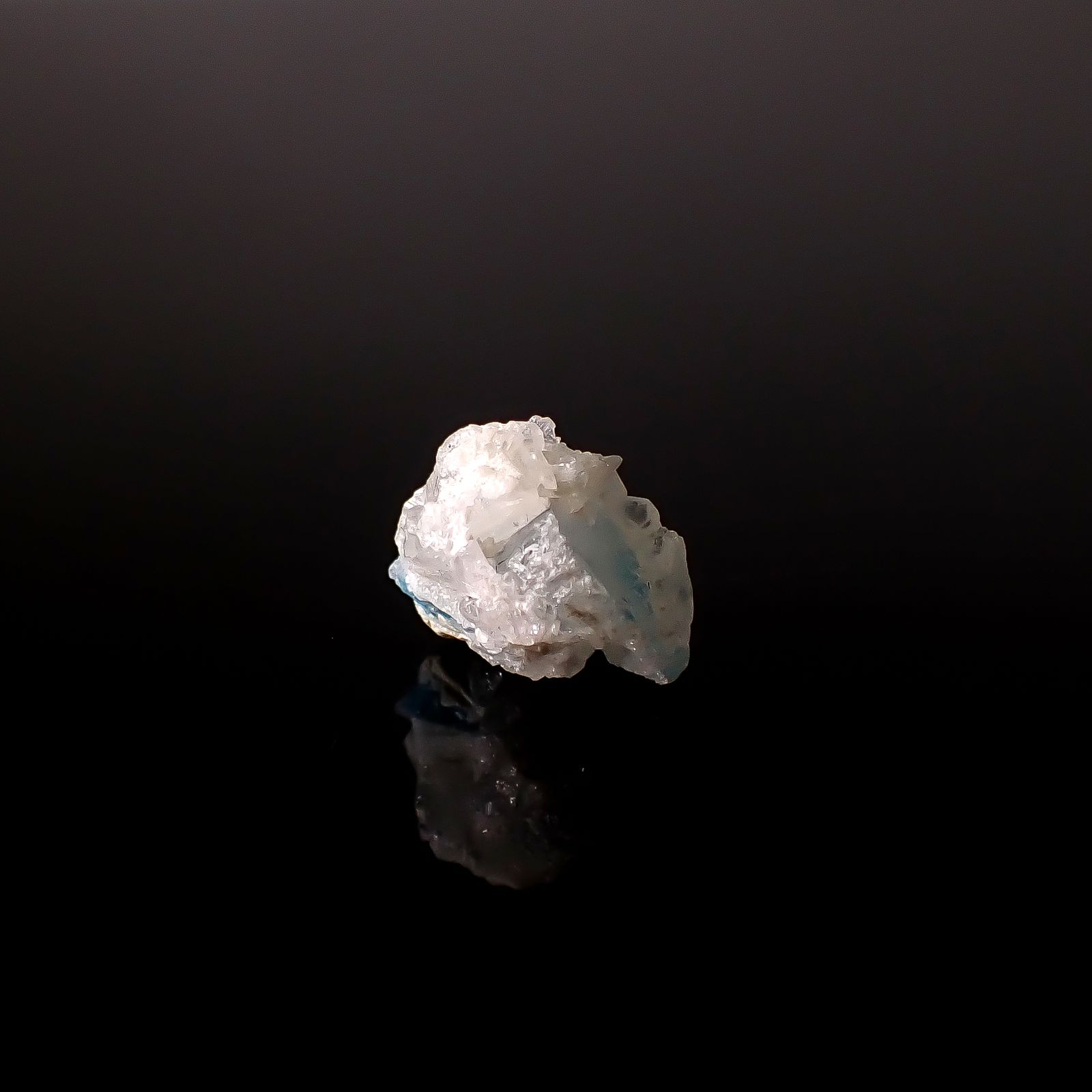 ユークレース 原石 ブラジル産 9.69ct / 12.5x11.5mm前後 [260231725]