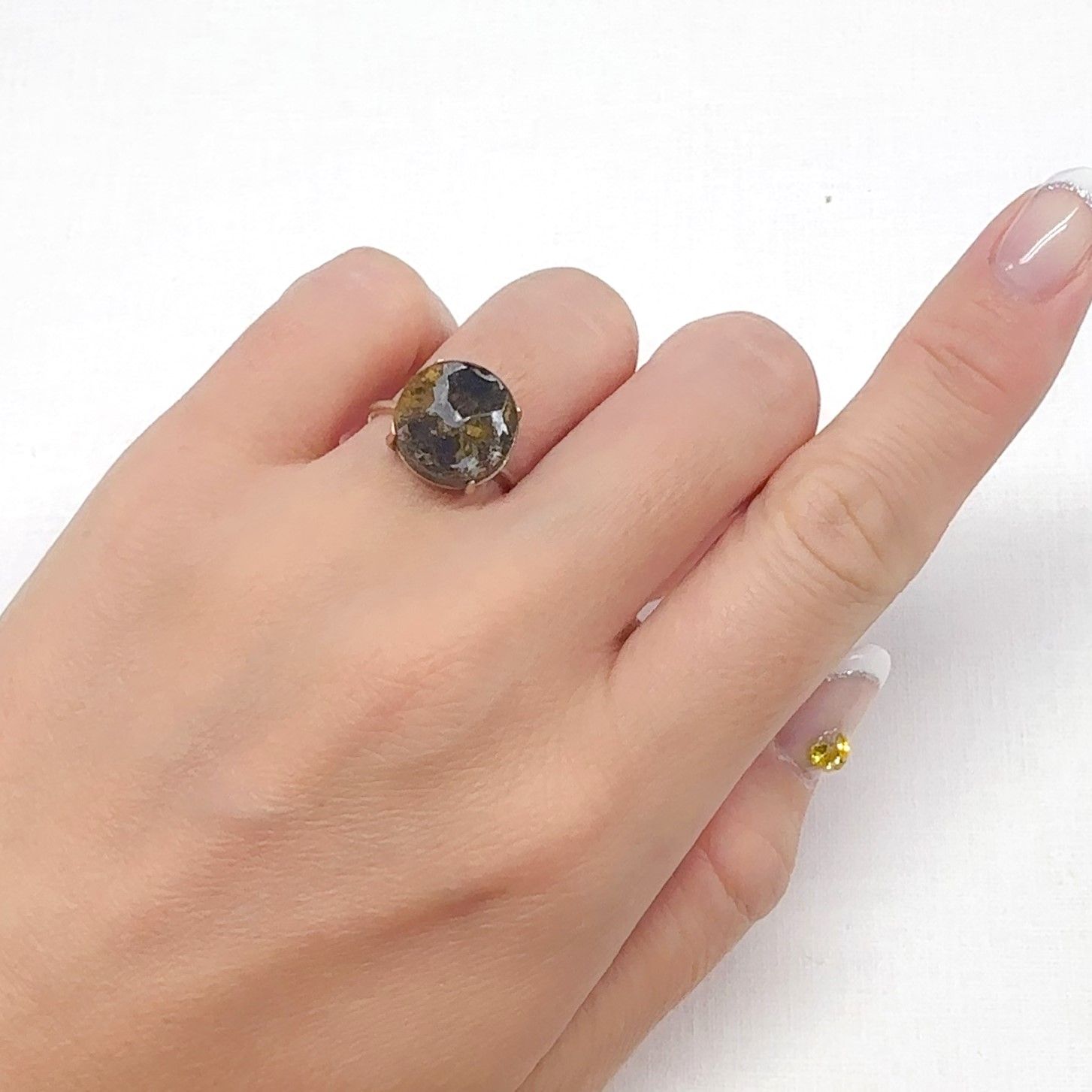 パラサイト隕石Sericho トリプレット 発見地:ケニア 3.25ct[240527654]11.9x11.9mm前後