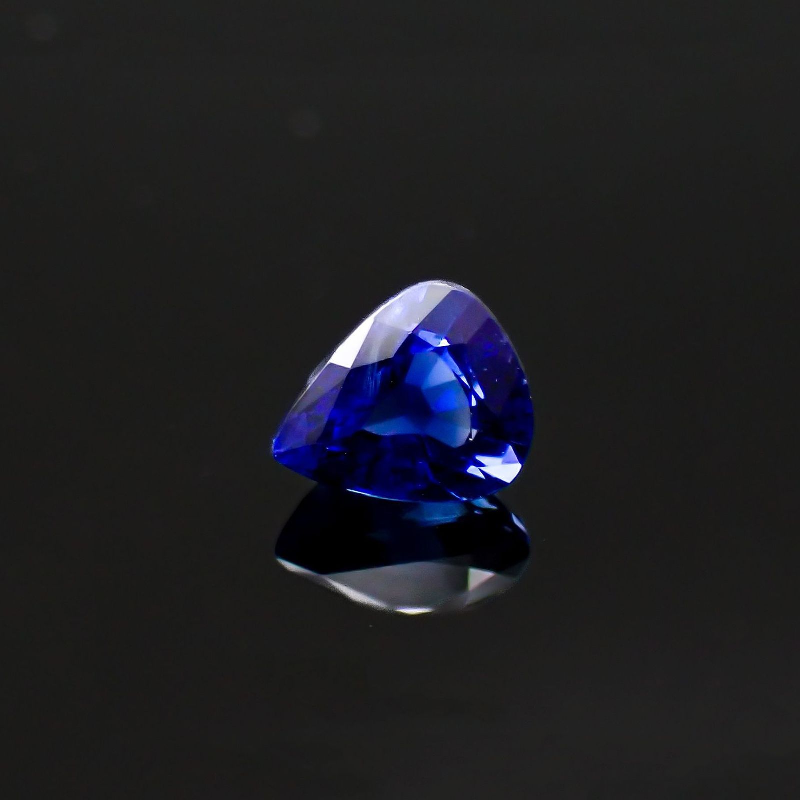 サファイア(宝石名サファイア)スリランカ/マダガスカル産 識別済 0.46ct / 4.9x4.2mm前後 [220917642]
