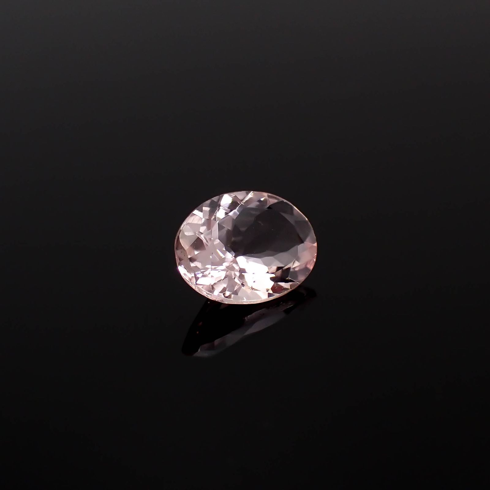 モルガナイト ブラジル産 0.97ct[240326775]7.9x6.1mm前後