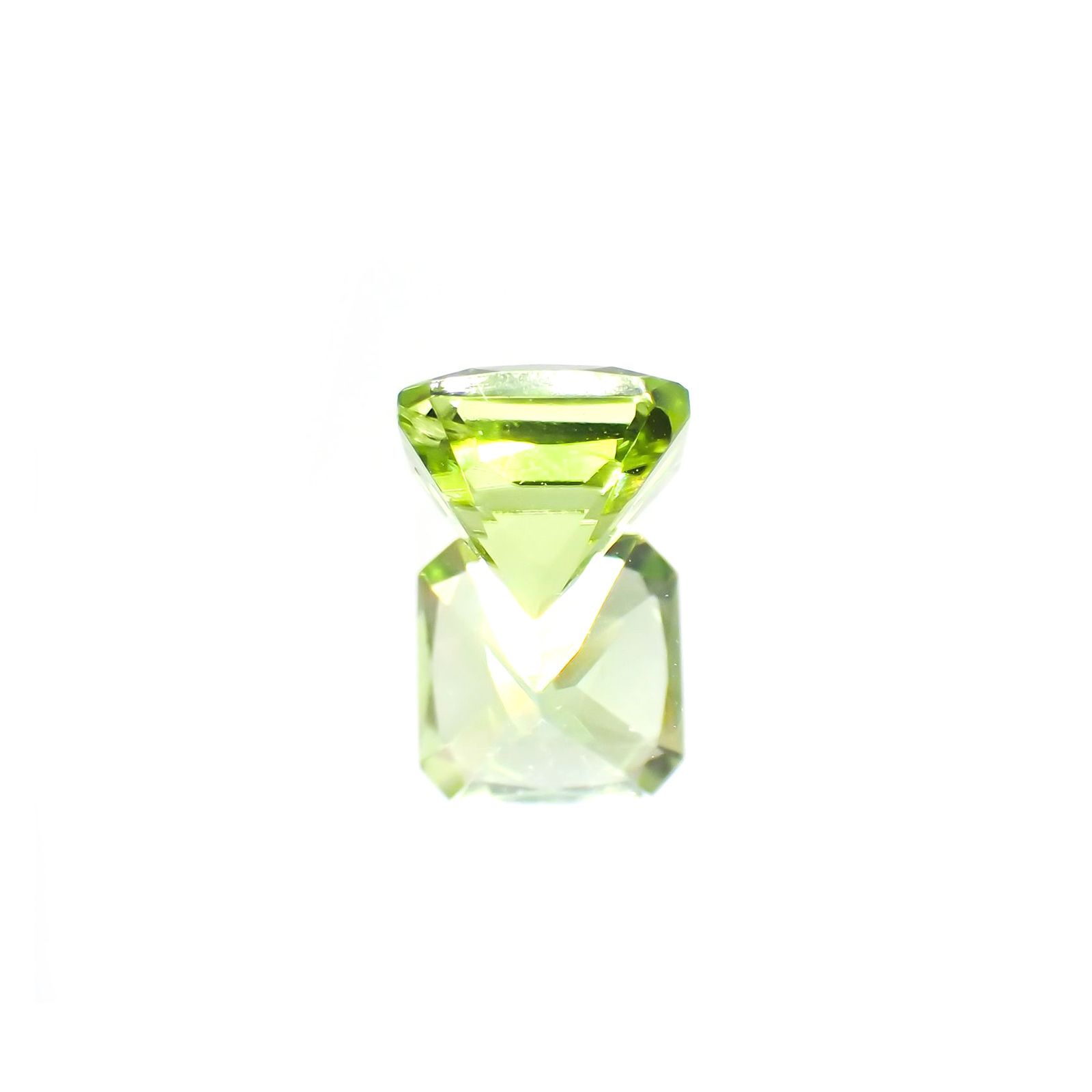 ◇アッシャーカット◇ペリドット(宝石名ペリドット) パキスタン産 1.37ct 識別済[210913480]6.1×6.1mm前後