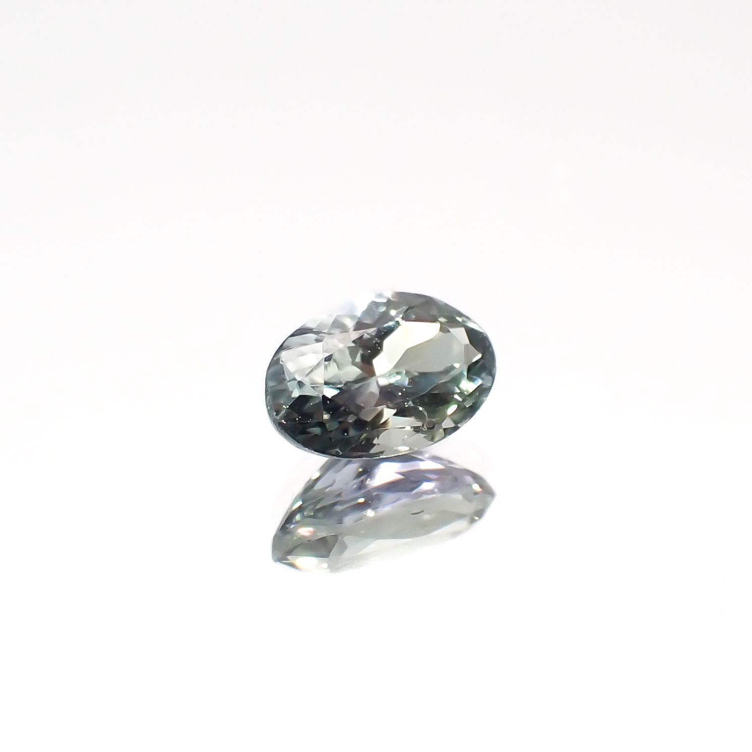 バイカラータンザナイト(宝石名ゾイサイト)タンザニア産 0.50ct 識別済[230421794]6.1x4mm前後