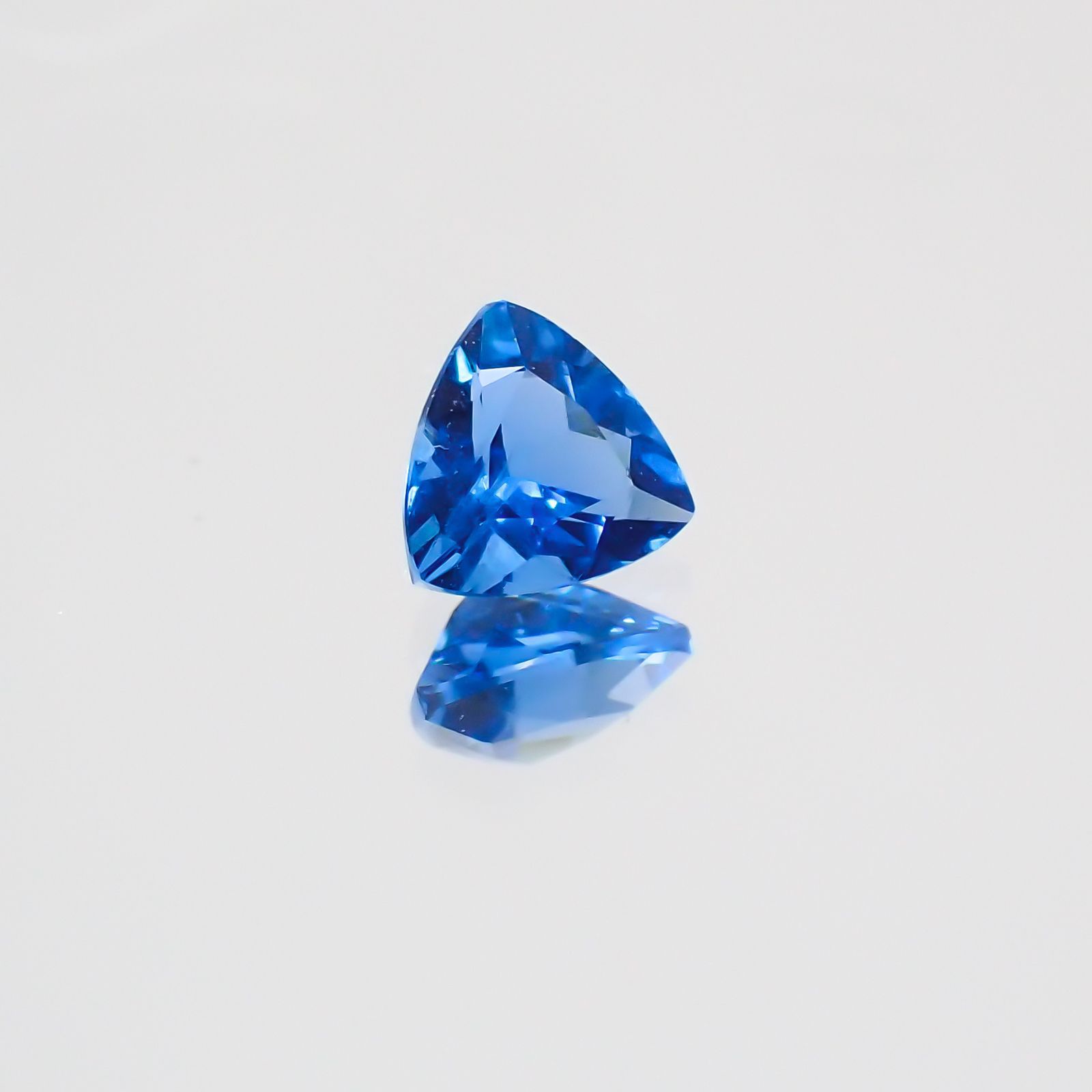アウイナイト ドイツ産 ルース 0.17ct[210210030]3.7×3.7mm前後