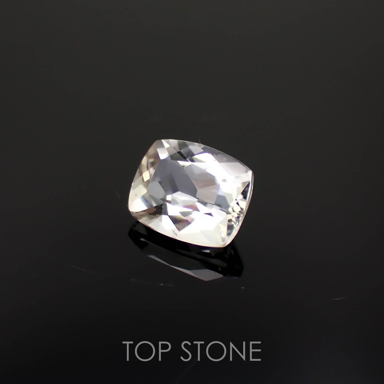 オリゴクレース(宝石名オリゴクレース)ブラジル産 1.49ct 識別済[221219440]7.9x6.4mm前後