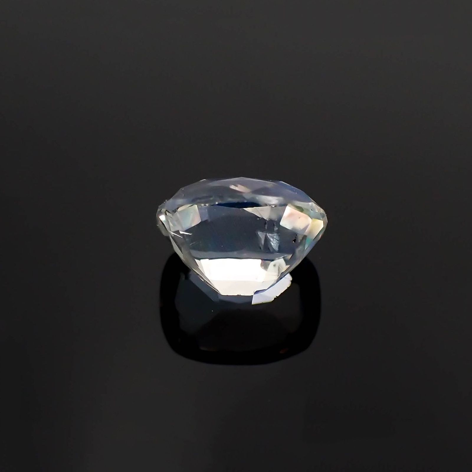 レインボームーンストーン(宝石名ラブラドライト)マダガスカル産 識別済 0.58ct / 5.6x4.4mm前後 [230119738]