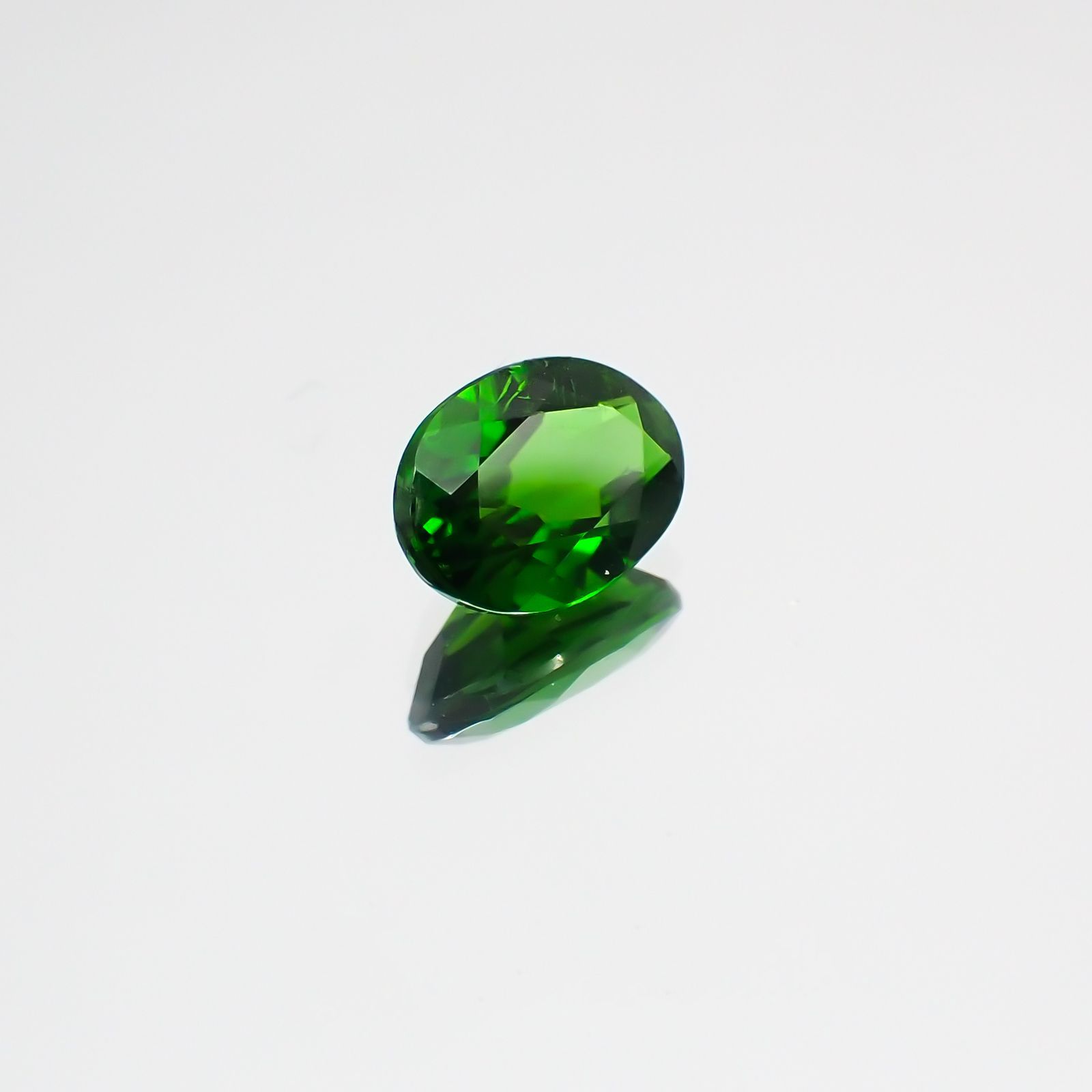 クロムダイオプサイド(宝石名クロム・ダイオプサイド)ロシア産 0.76ct 識別済[231124297]6.9x5mm前後