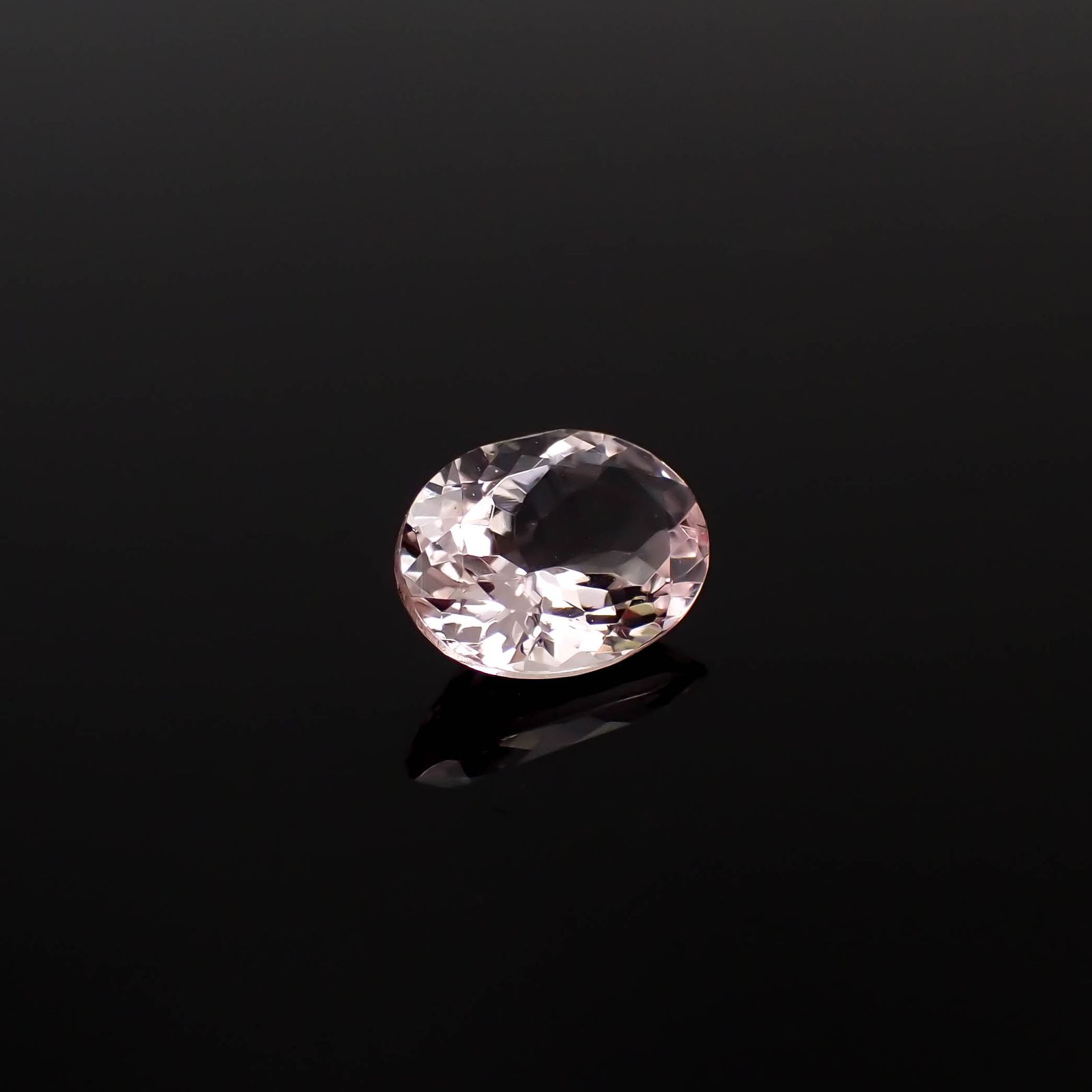 モルガナイト ブラジル産 1.02ct[240326776]7.9x6.1mm前後