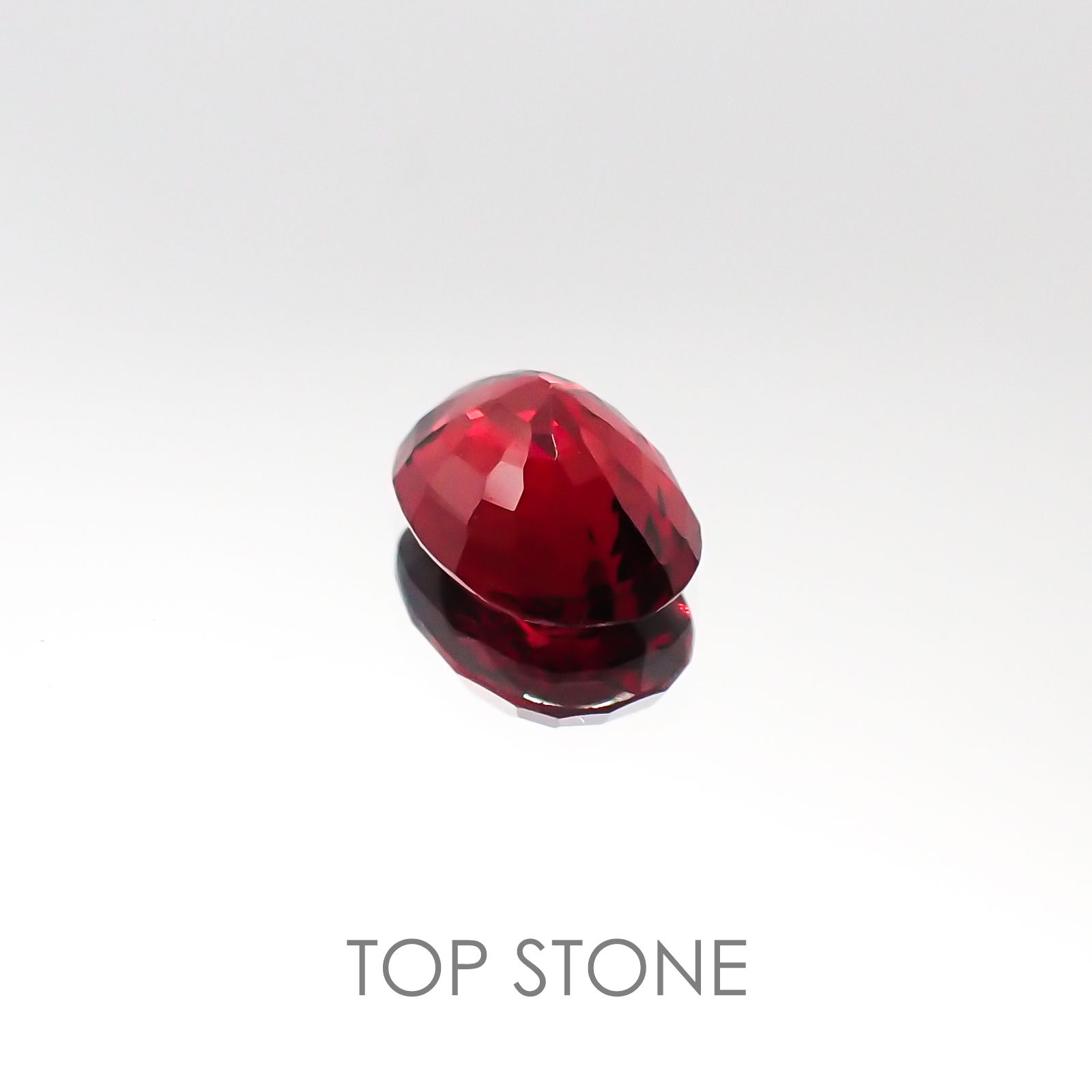 レッドスピネル タンザニア産 ルース 0.93ct[20085150]7×5.1mm前後