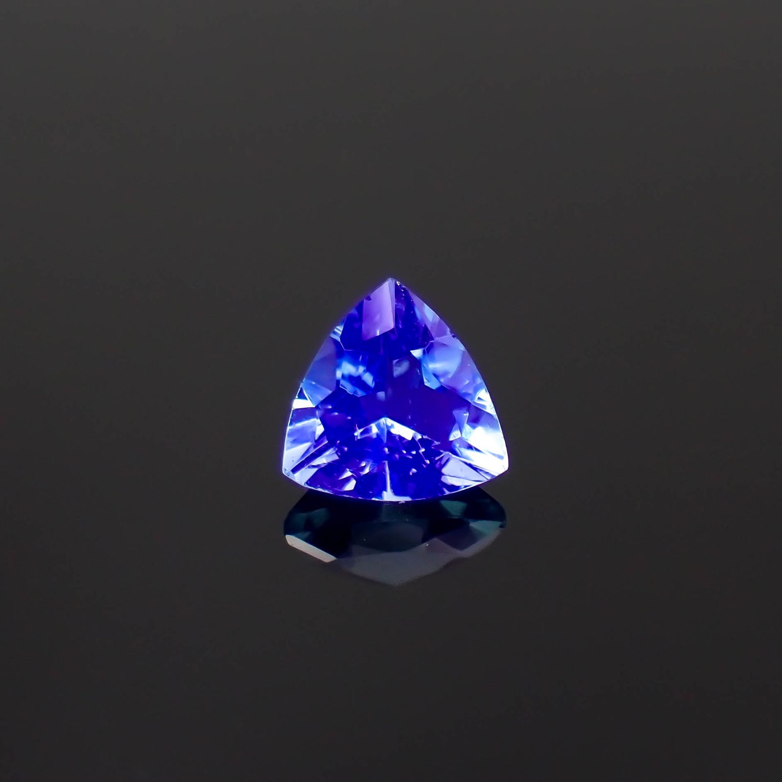フローライト フルオレッセンス イギリス・ロジャリー鉱山産 1.22ct[230522139]6.8x7mm前後