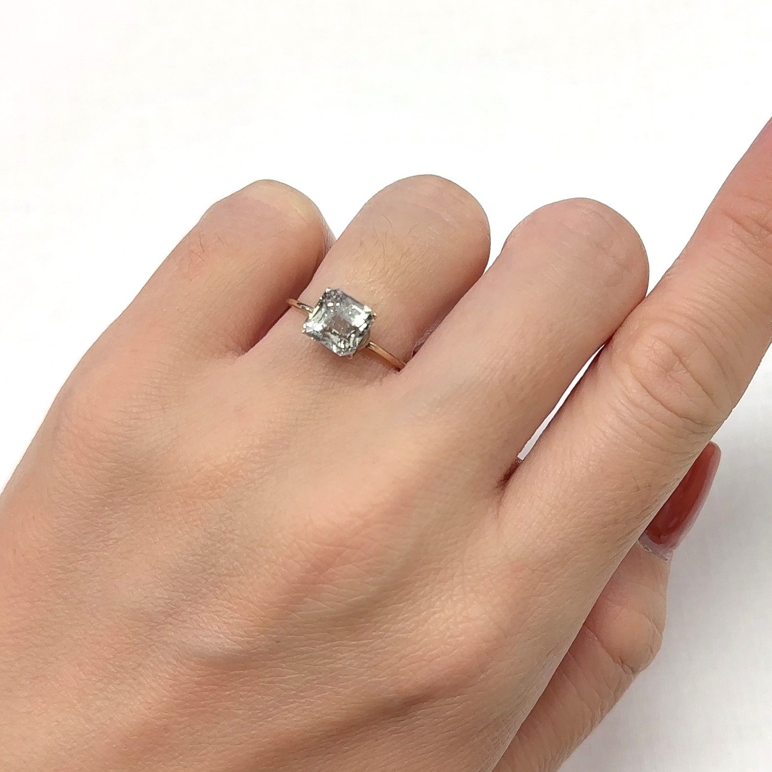 リリーパッドアパタイト フルオレッセンス アフリカ産 2.47ct [241129418]6.9x6.7mm前後