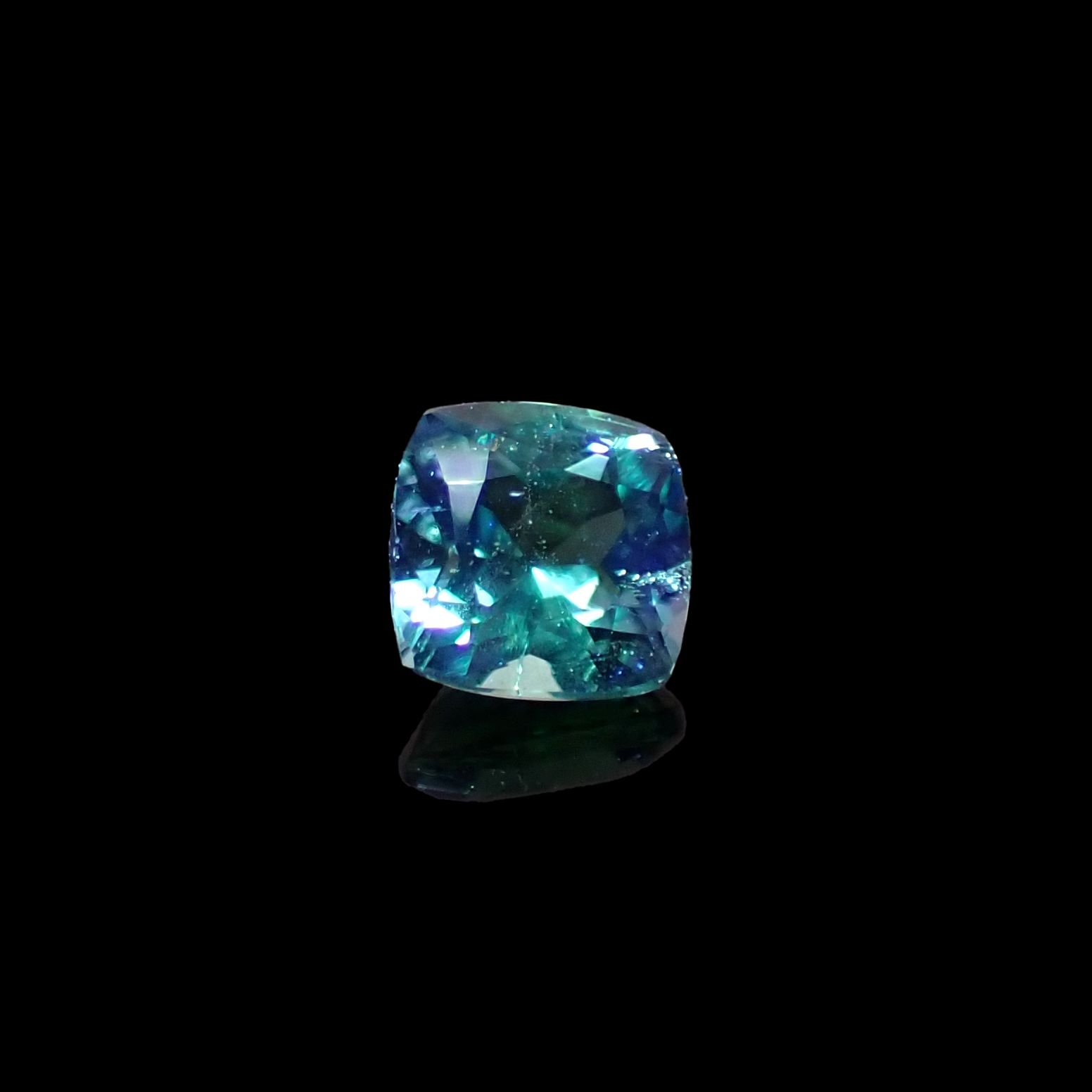 ブルーグリーンコーネルピン タンザニア産 0.32ct[231224506]4x4mm前後